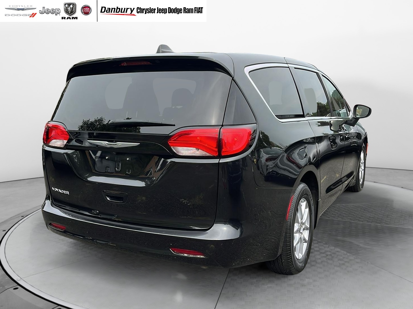 2022 Chrysler Voyager LX 5