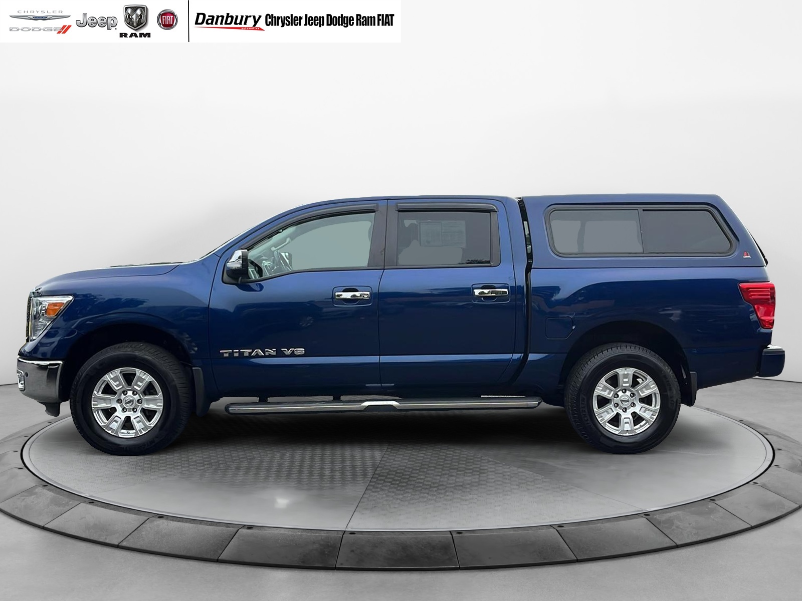 2018 Nissan Titan SL 4x4 Crew Cab 8