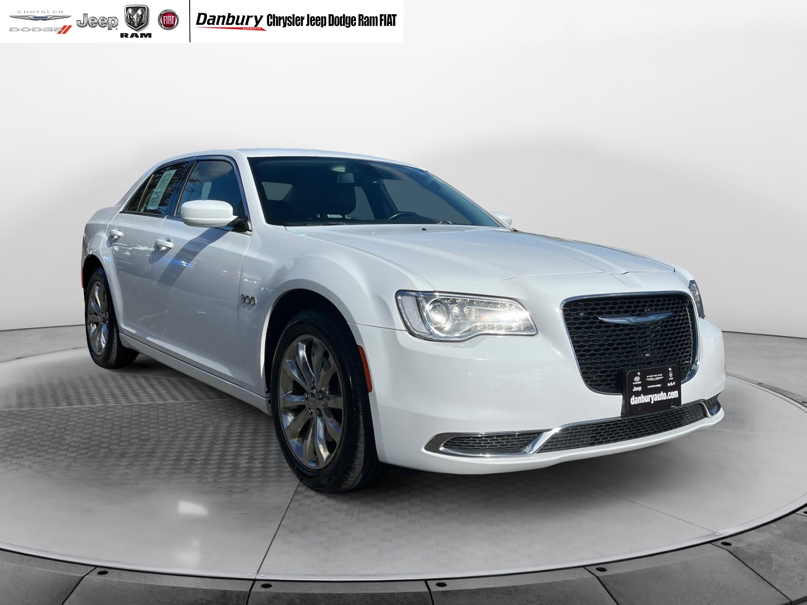 2017 Chrysler 300 Limited 1