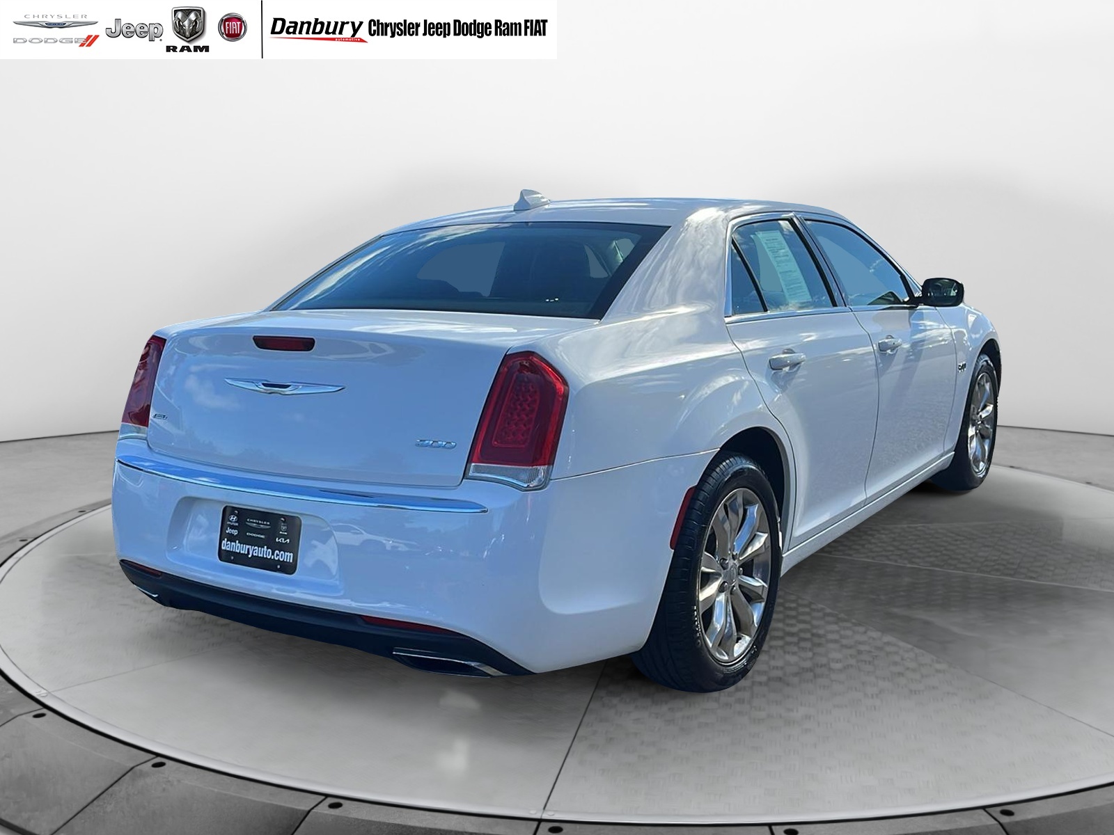 2017 Chrysler 300 Limited 4