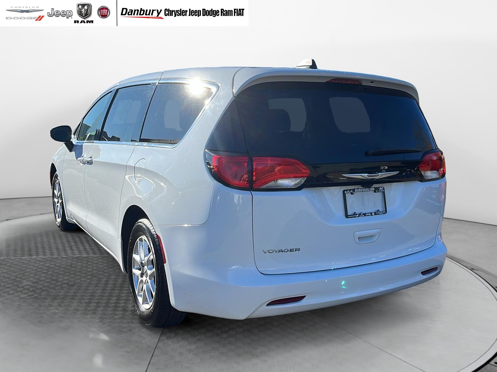 2023 Chrysler Voyager LX 6