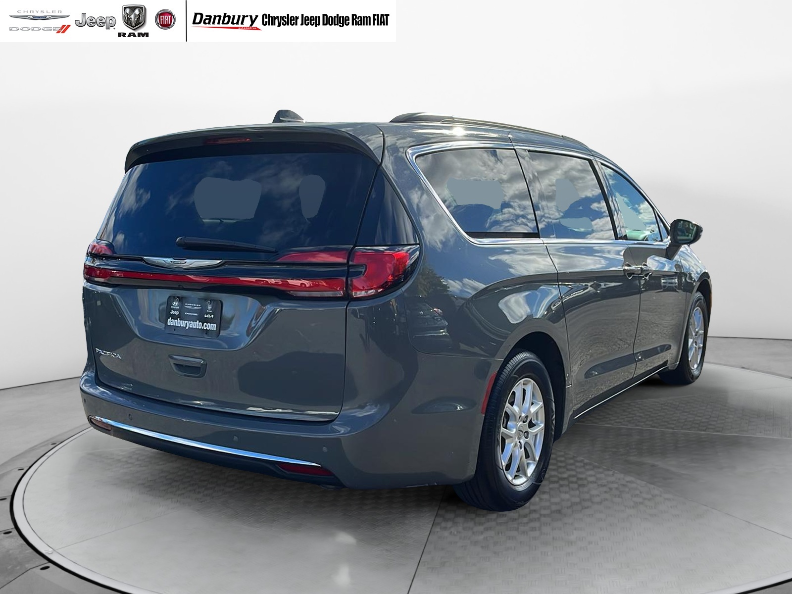 2022 Chrysler Pacifica Touring L 4