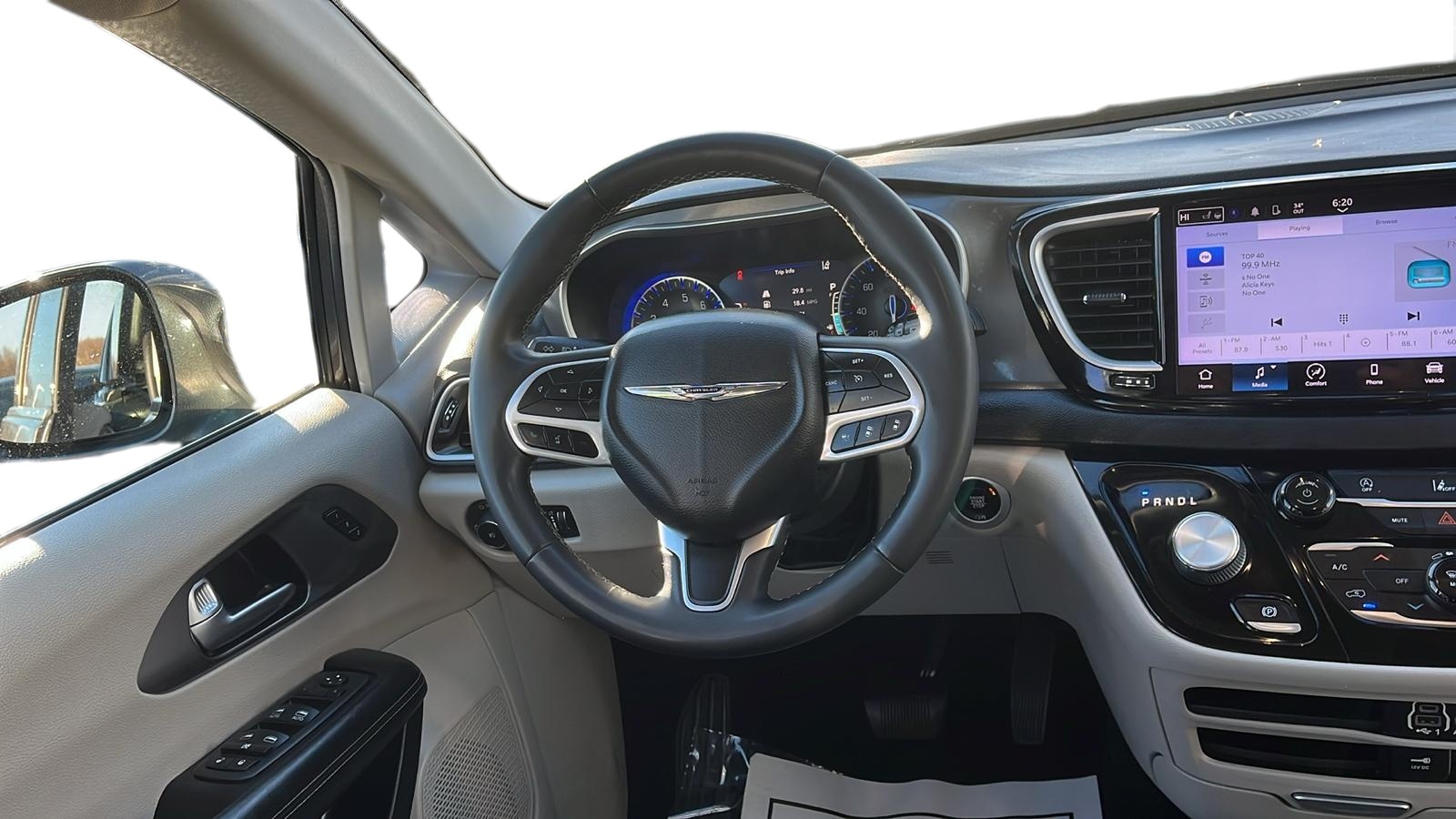 2022 Chrysler Pacifica Touring L 21