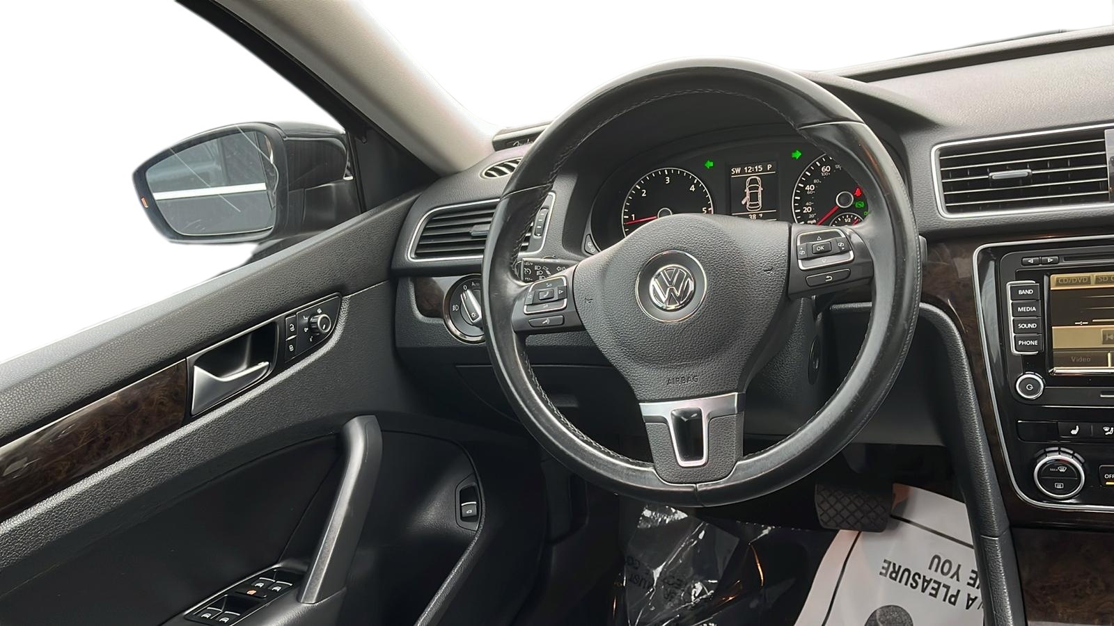 2014 Volkswagen Passat TDI SEL Premium 22