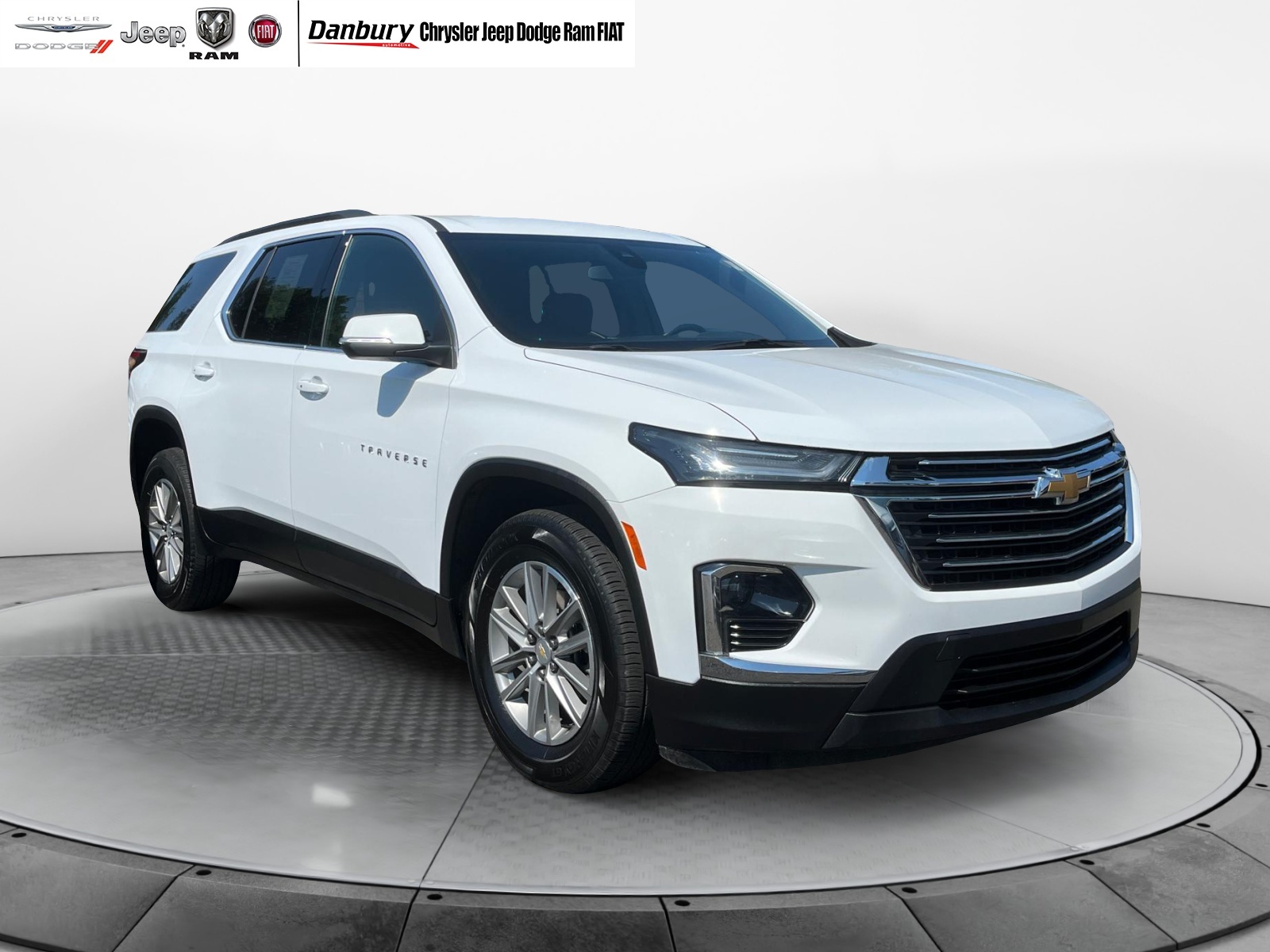 2022 Chevrolet Traverse LT Leather 1