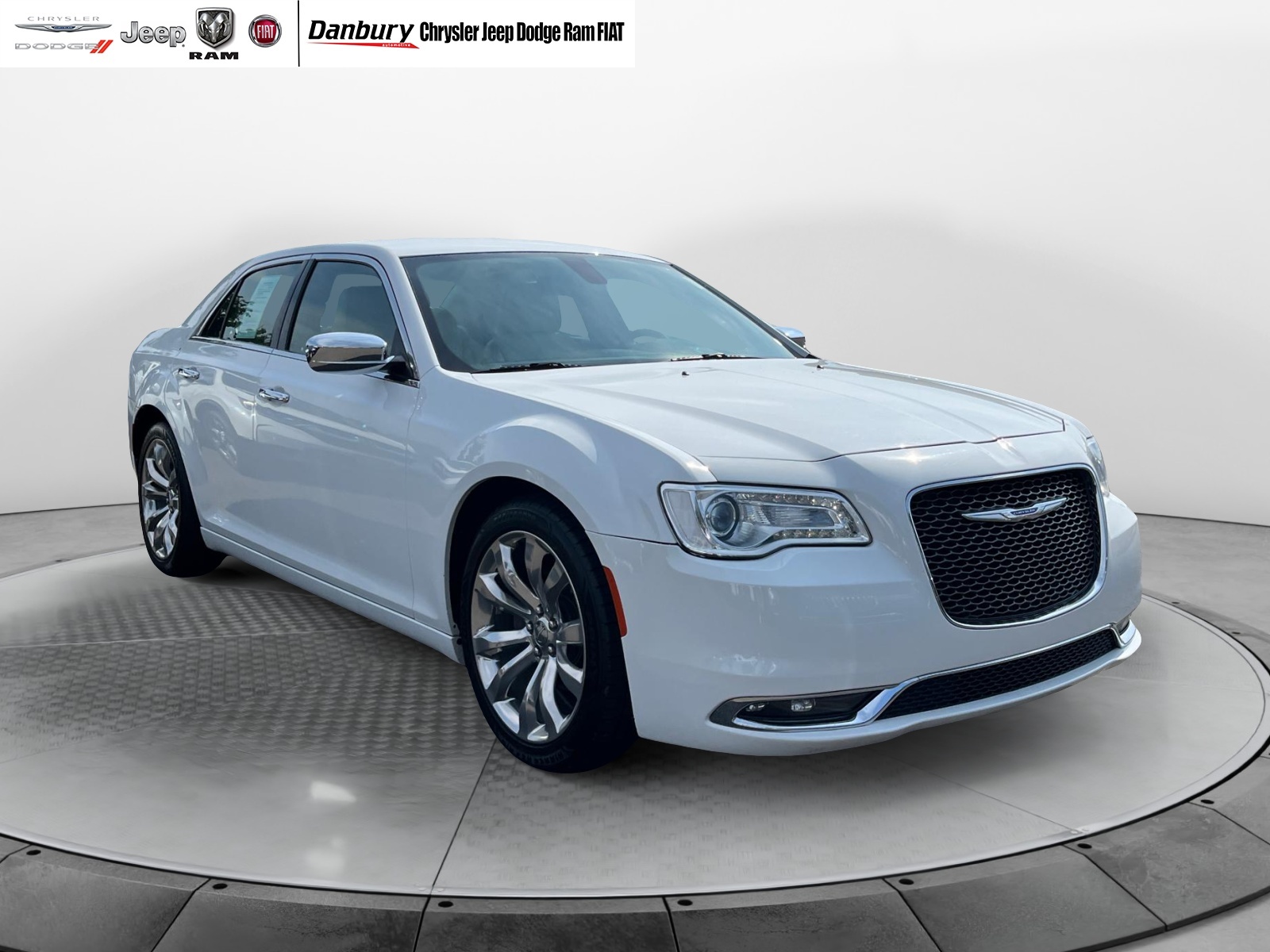 2018 Chrysler 300 Limited 1