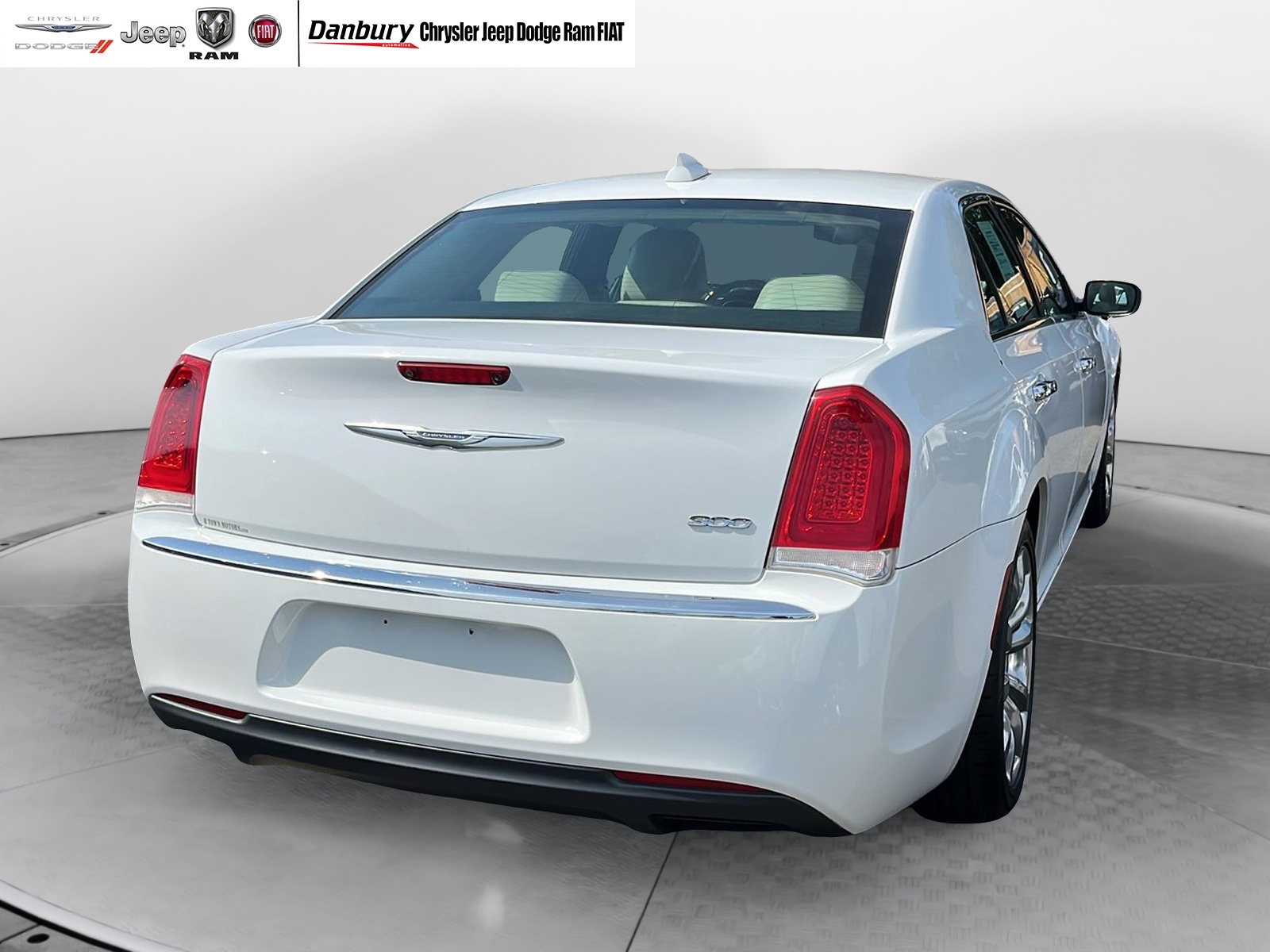 2018 Chrysler 300 Limited 4