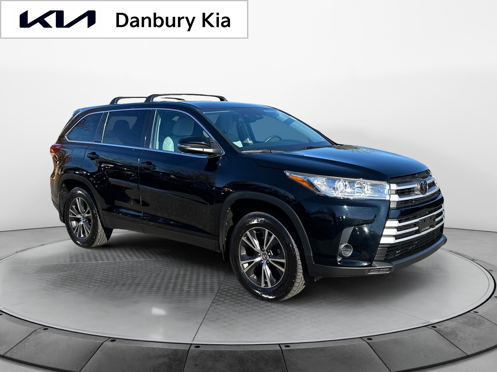 2019 Toyota Highlander LE 1