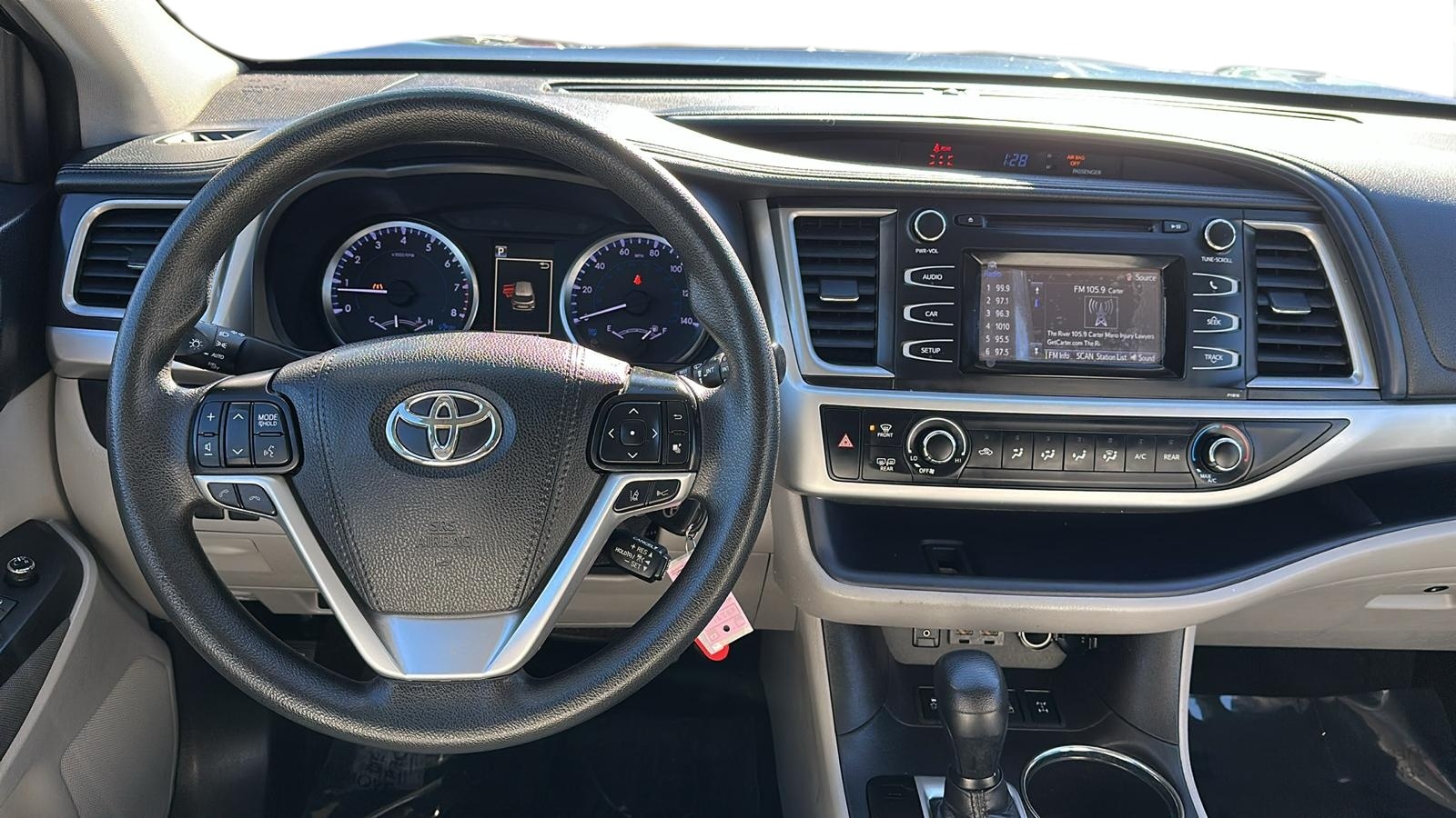 2019 Toyota Highlander LE 24