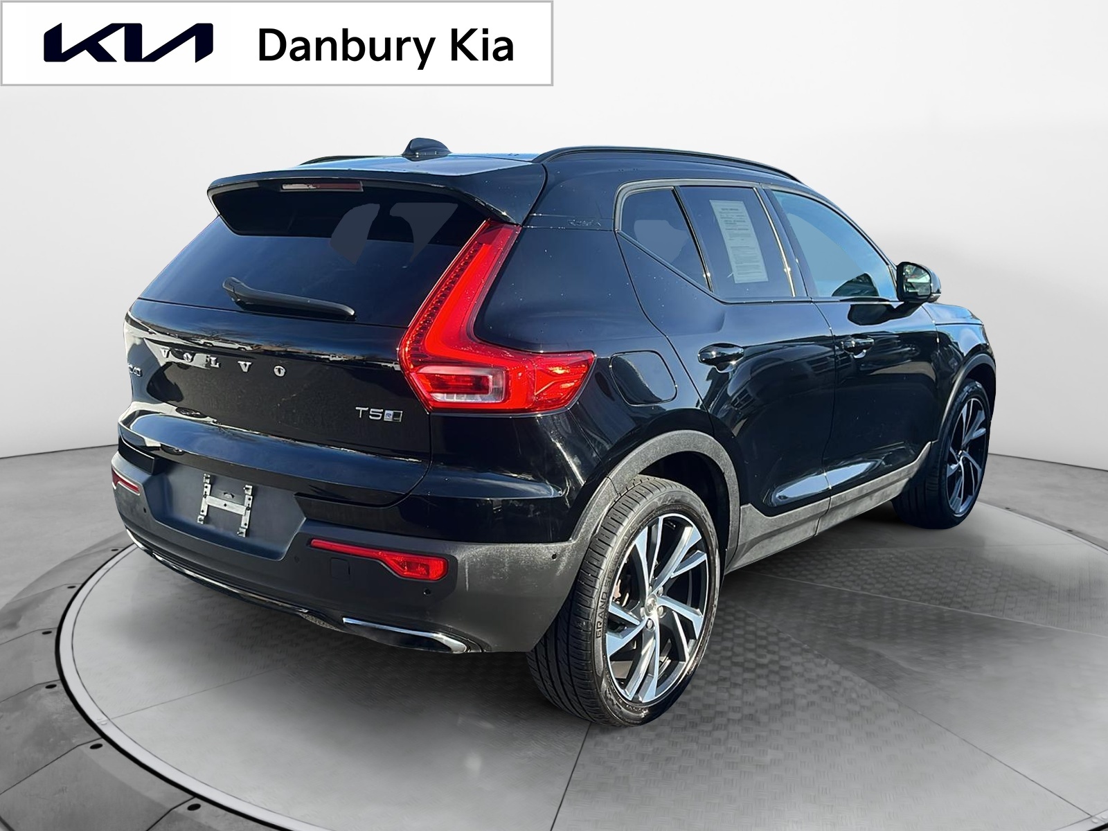 2019 Volvo XC40 R-Design 4