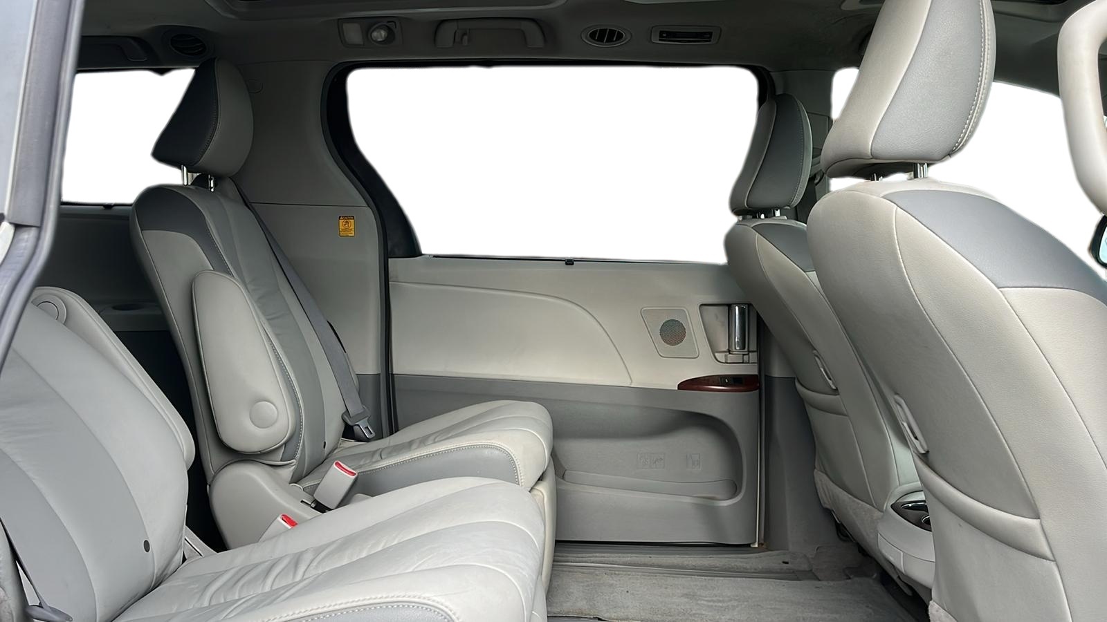 2011 Toyota Sienna Ltd 17