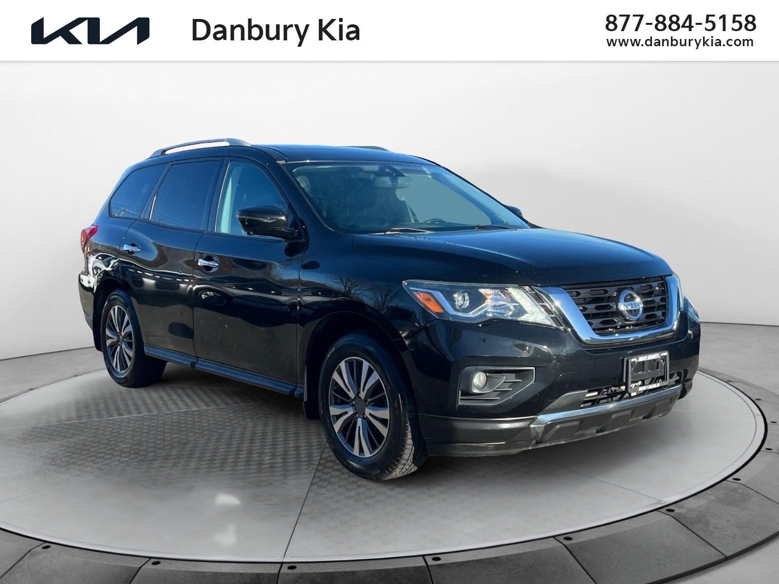 2017 Nissan Pathfinder SL 1