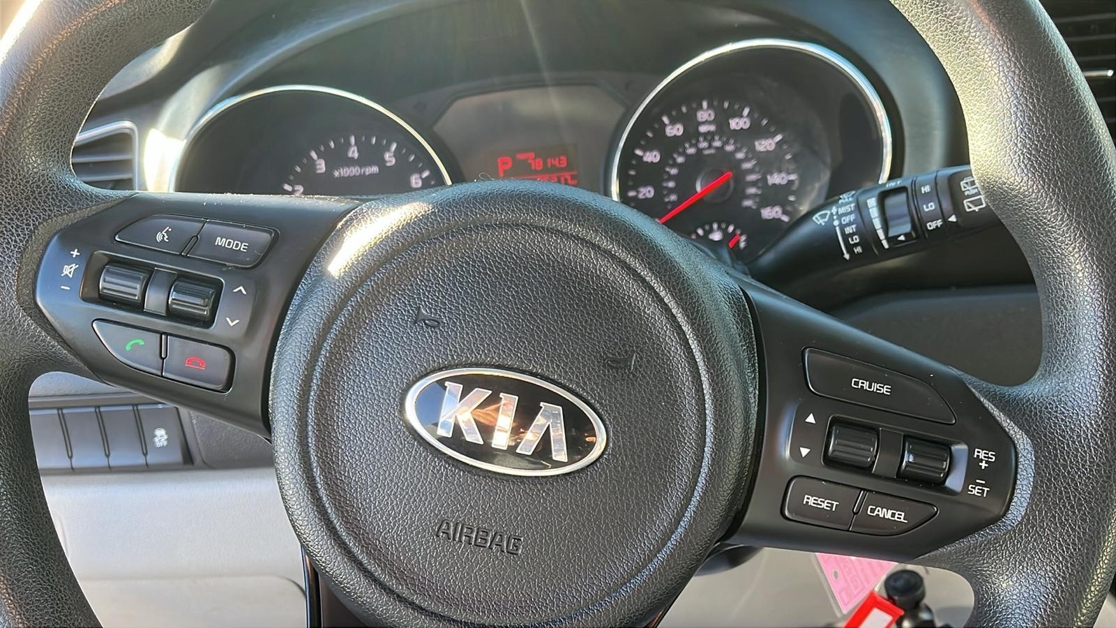 2018 Kia Sedona LX 12