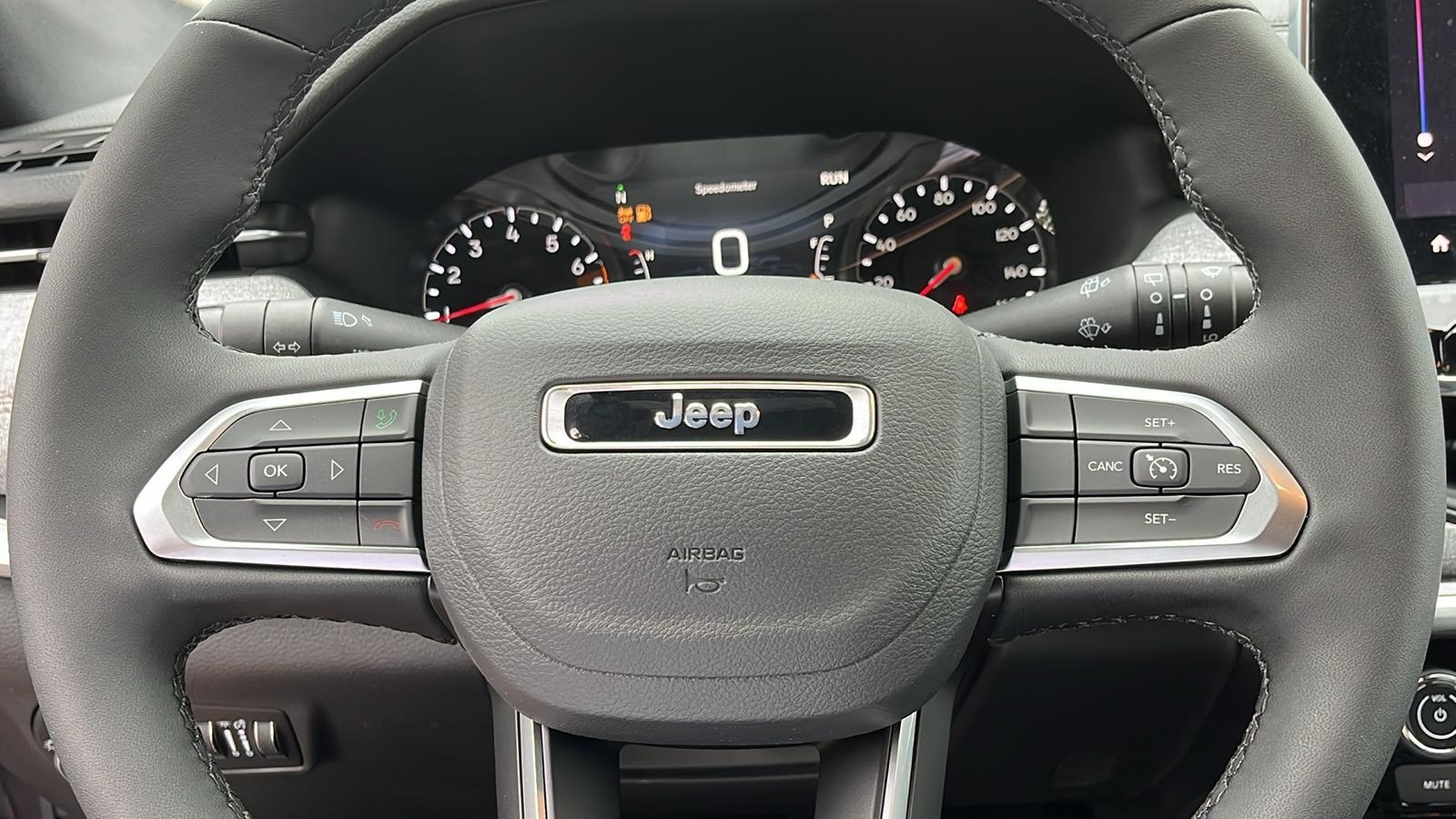 2024 Jeep Compass Latitude Lux 8