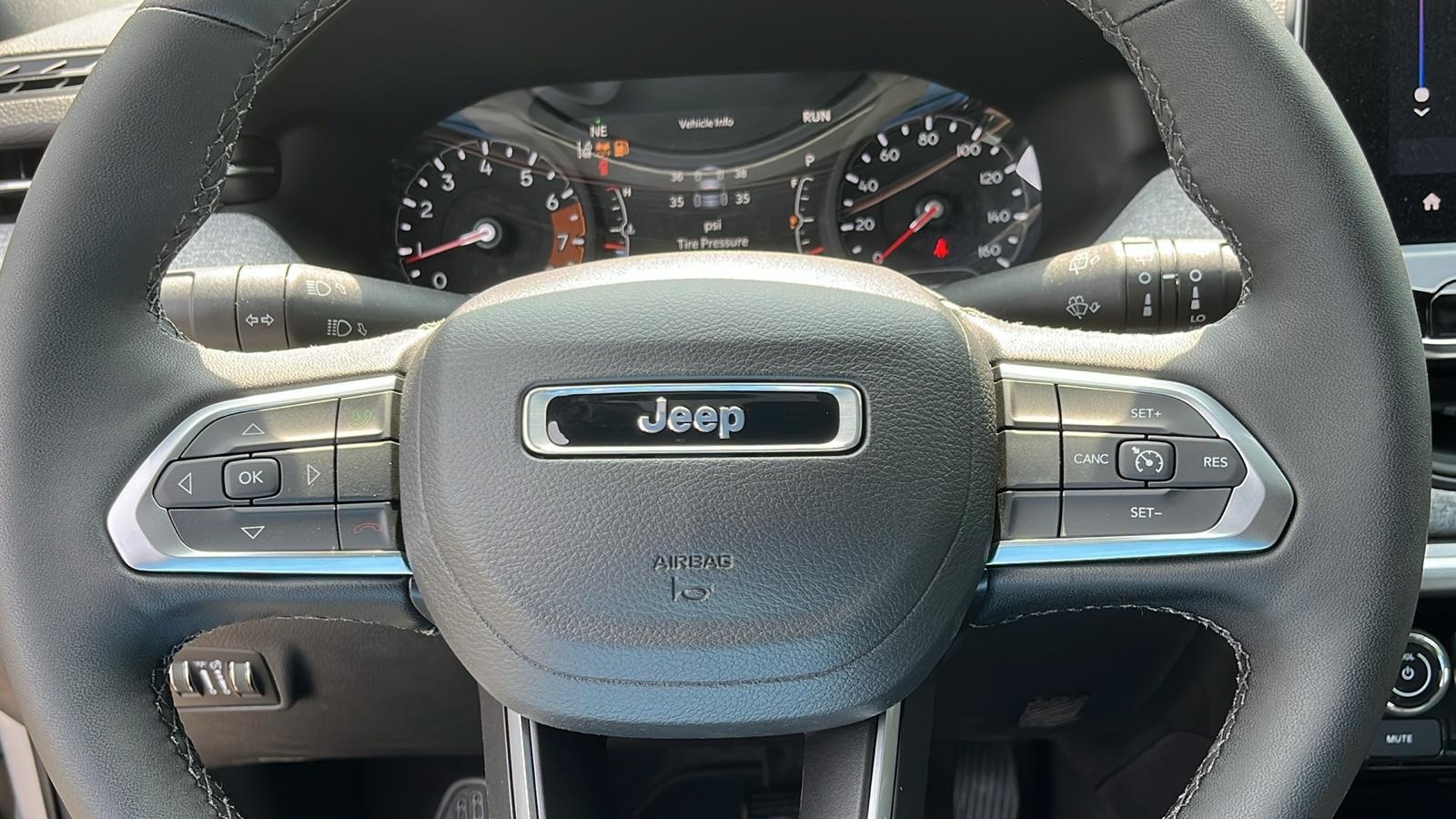 2024 Jeep Compass Latitude Lux 8