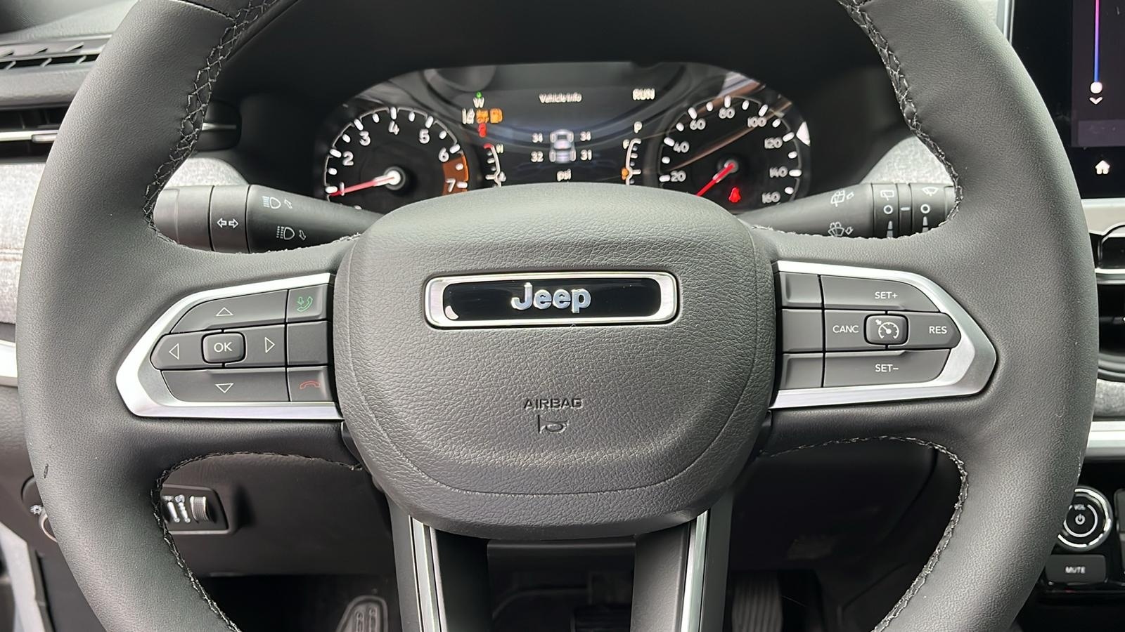 2024 Jeep Compass Latitude Lux 8