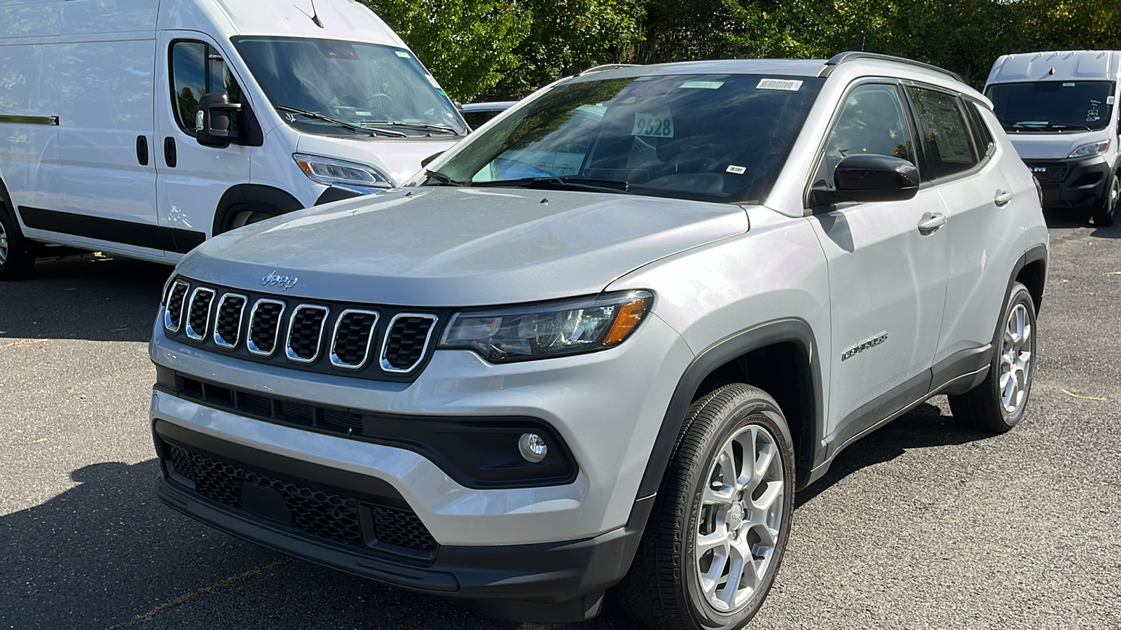 2024 Jeep Compass Latitude Lux 3