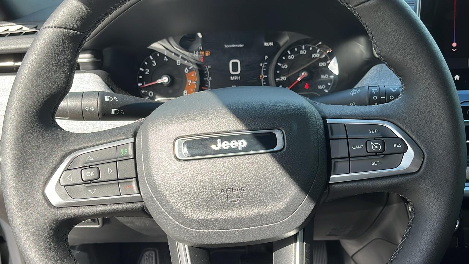 2024 Jeep Compass Latitude Lux 8