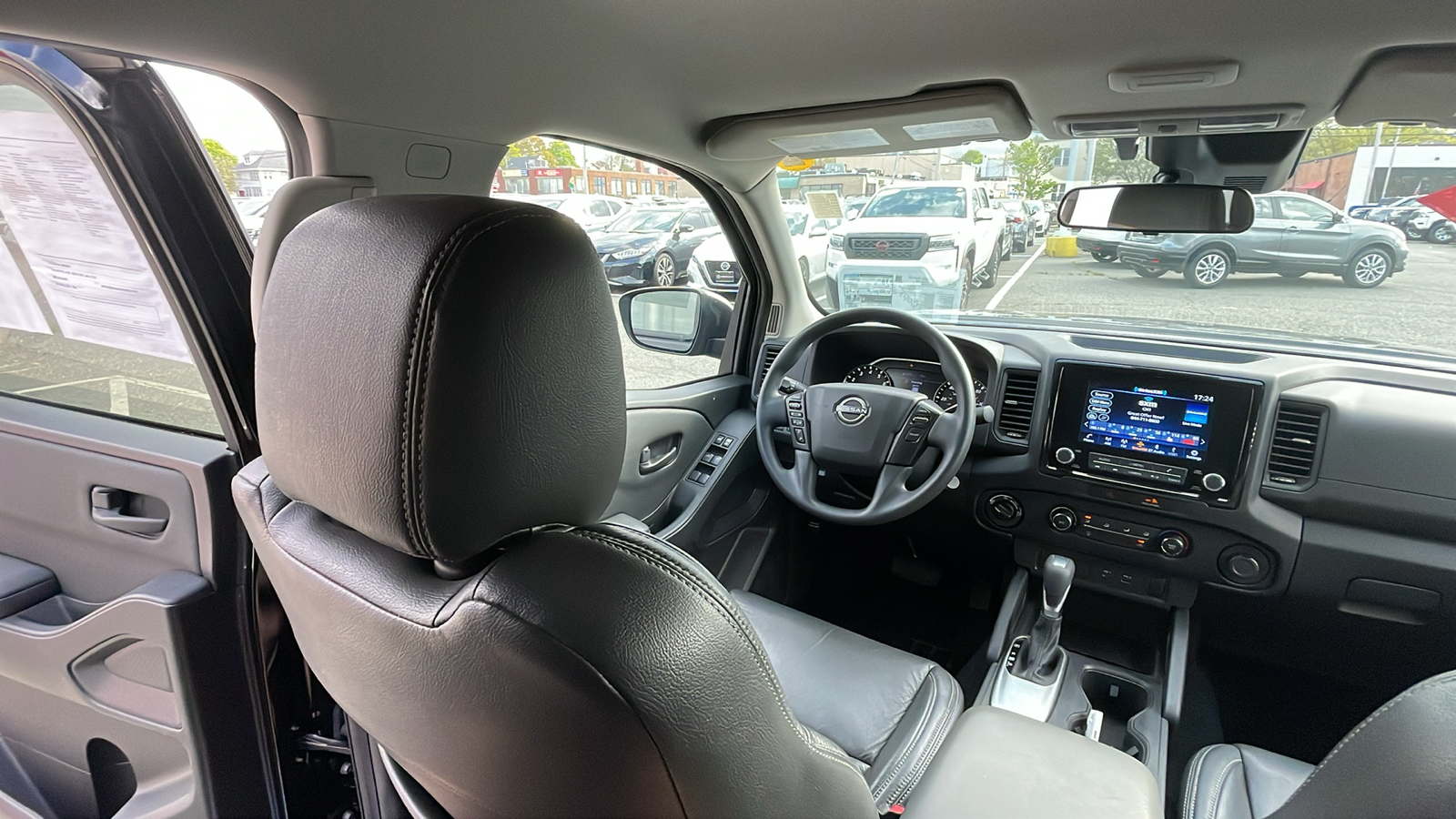 2022 Nissan Frontier S Crew Cab 4x4 Auto 18