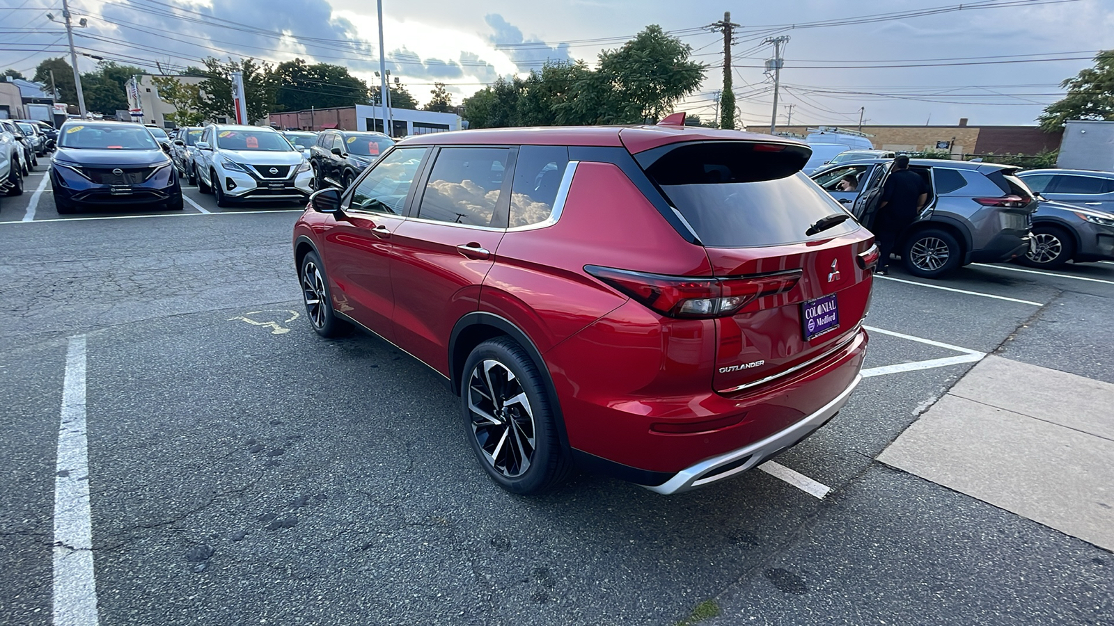 2022 Mitsubishi Outlander SE 2