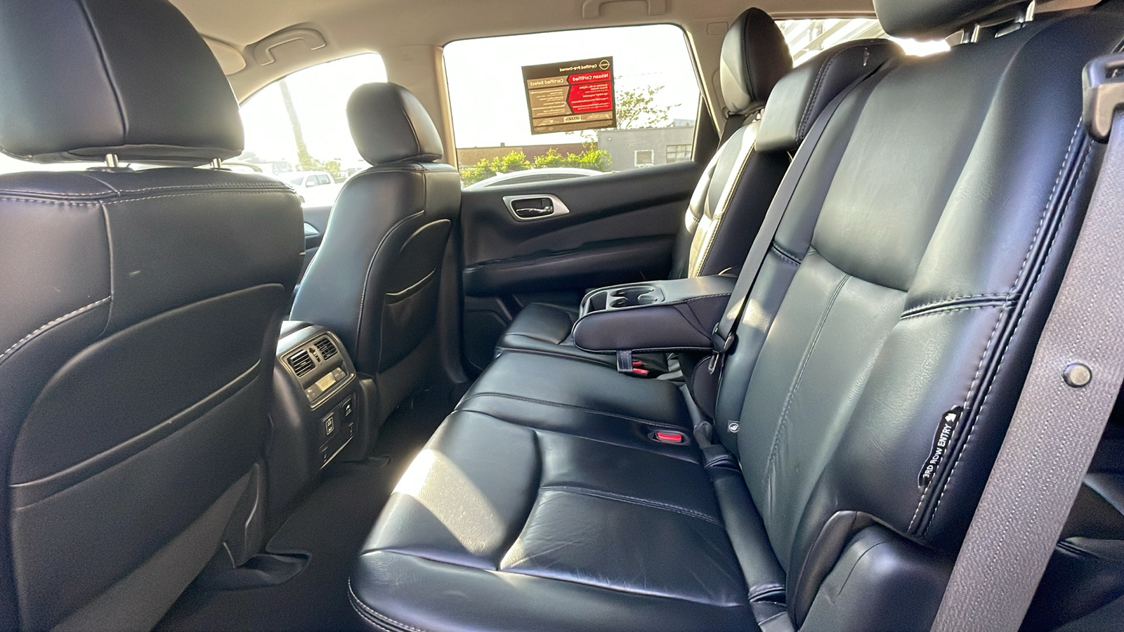 2018 Nissan Pathfinder SL 27