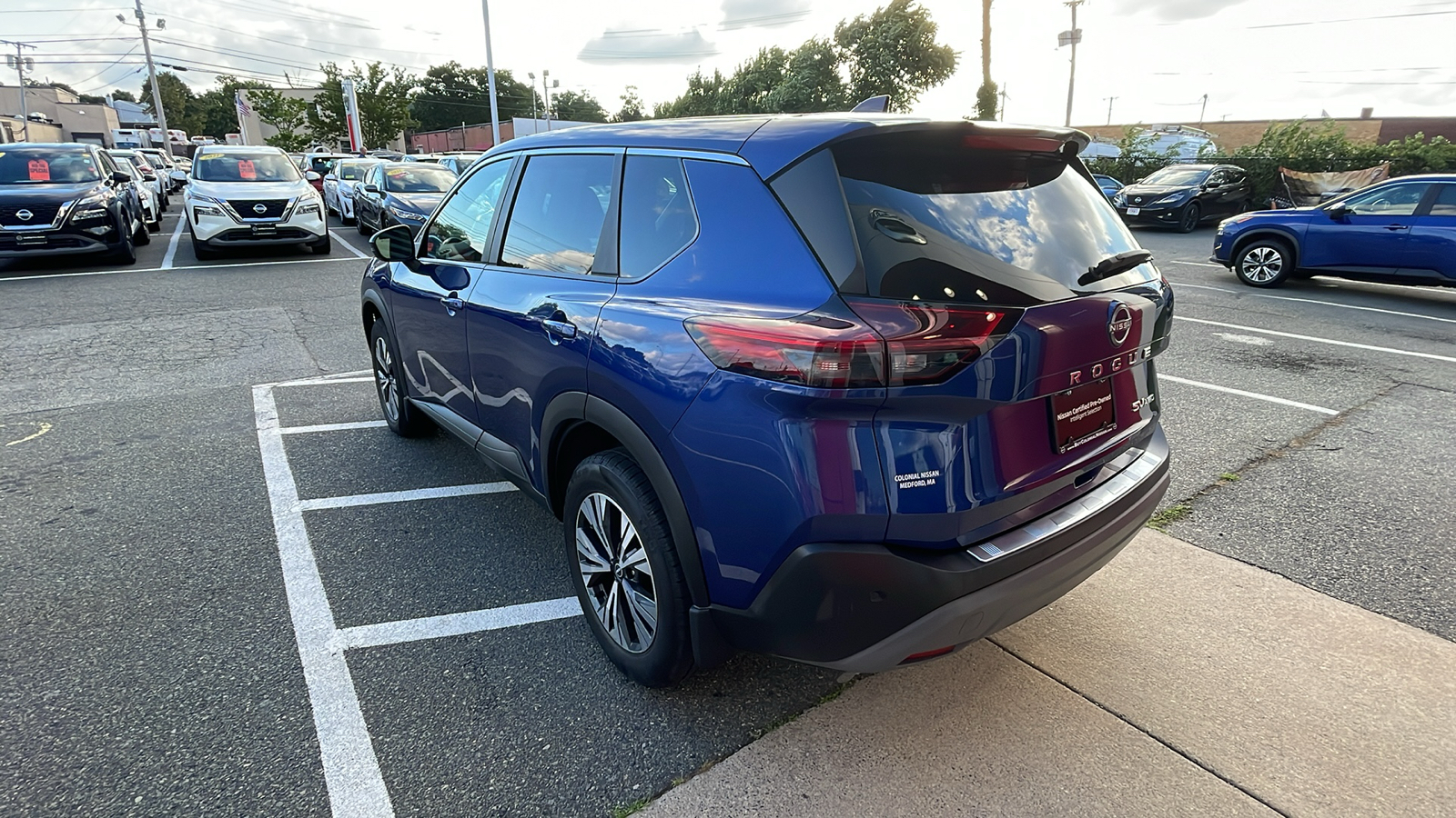 2022 Nissan Rogue SV 2