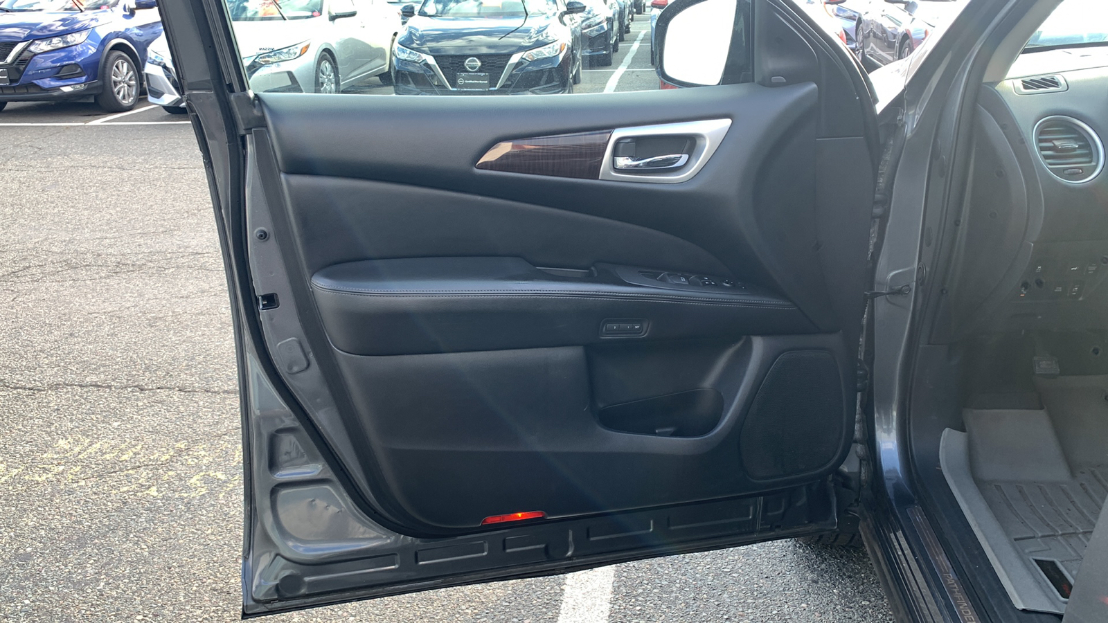 2015 Nissan Pathfinder SL 8