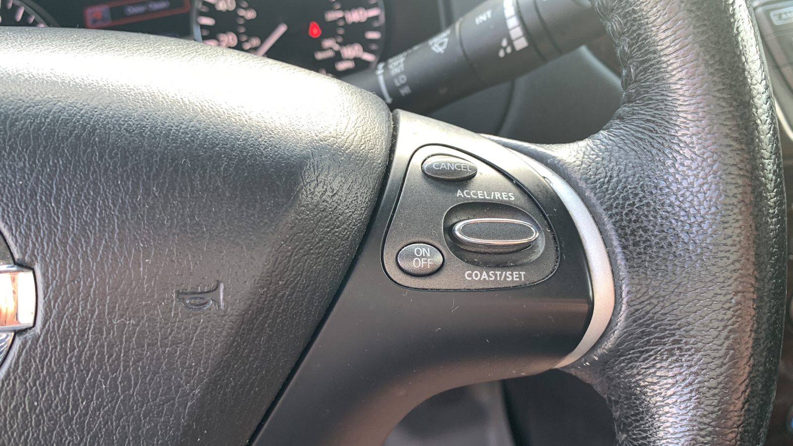 2015 Nissan Pathfinder SL 12