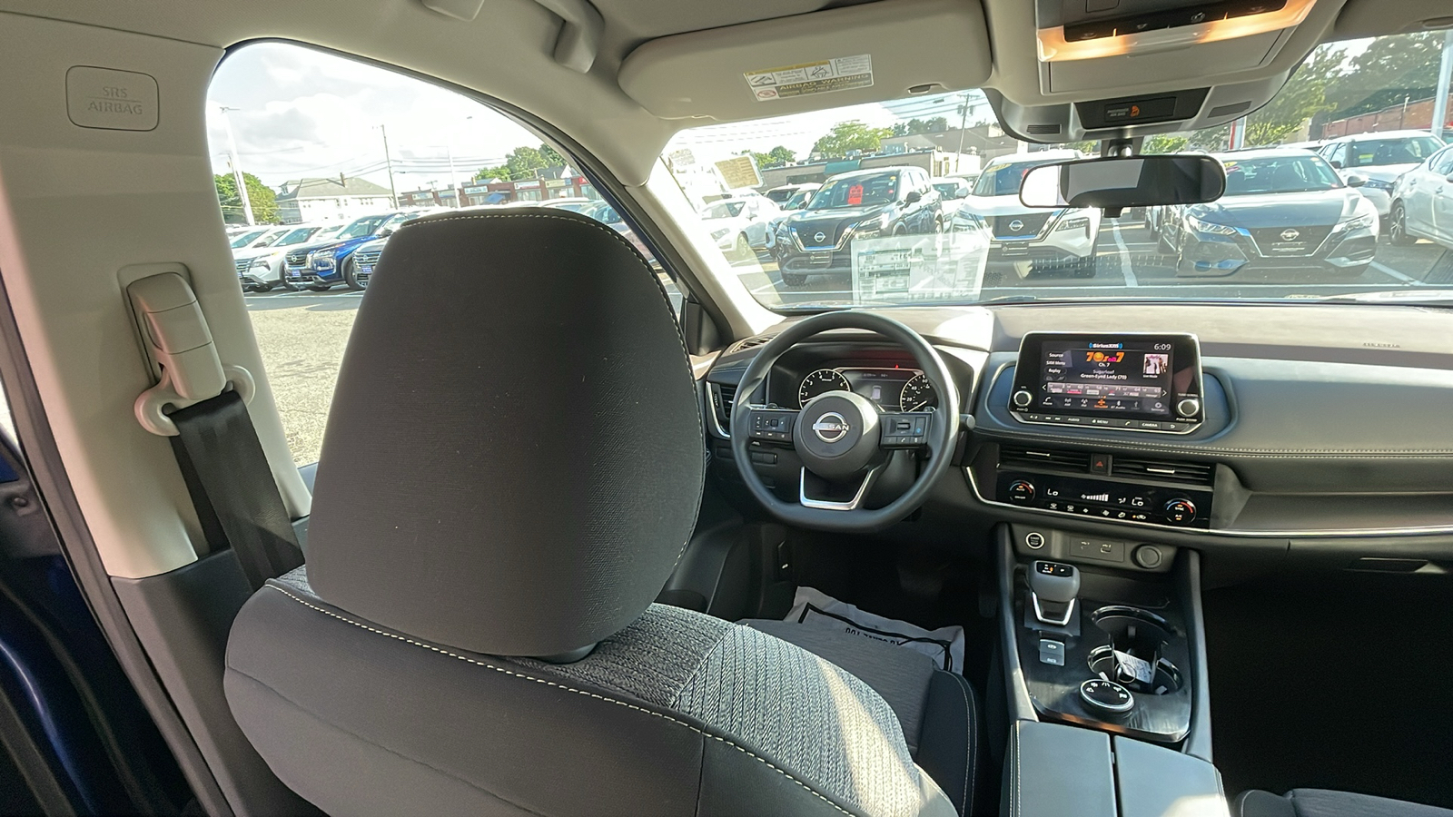 2023 Nissan Rogue SV 17