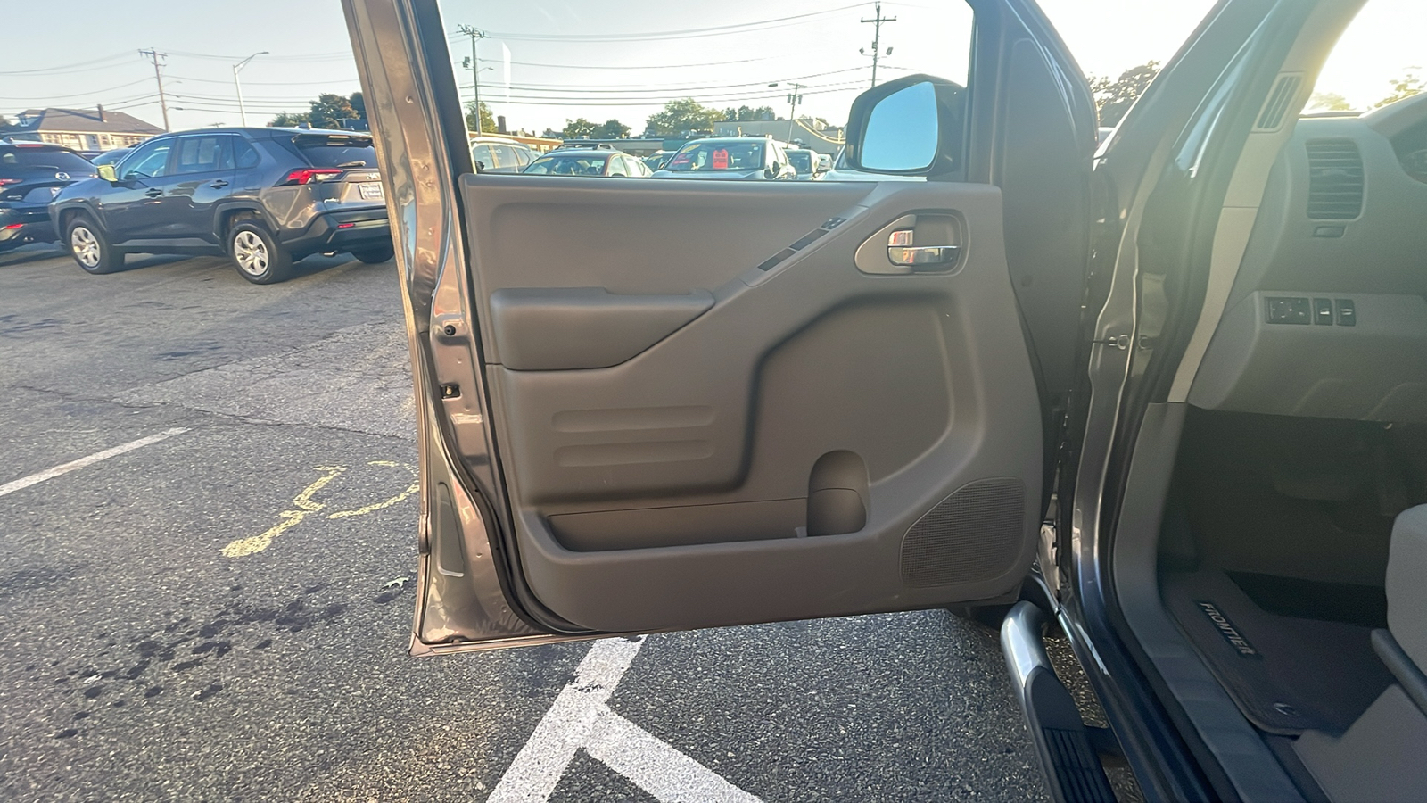 2019 Nissan Frontier S Crew Cab 4x4 Auto 8