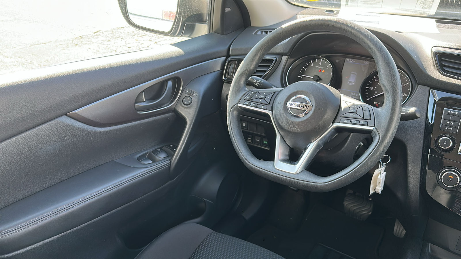 2021 Nissan Rogue Sport S 21