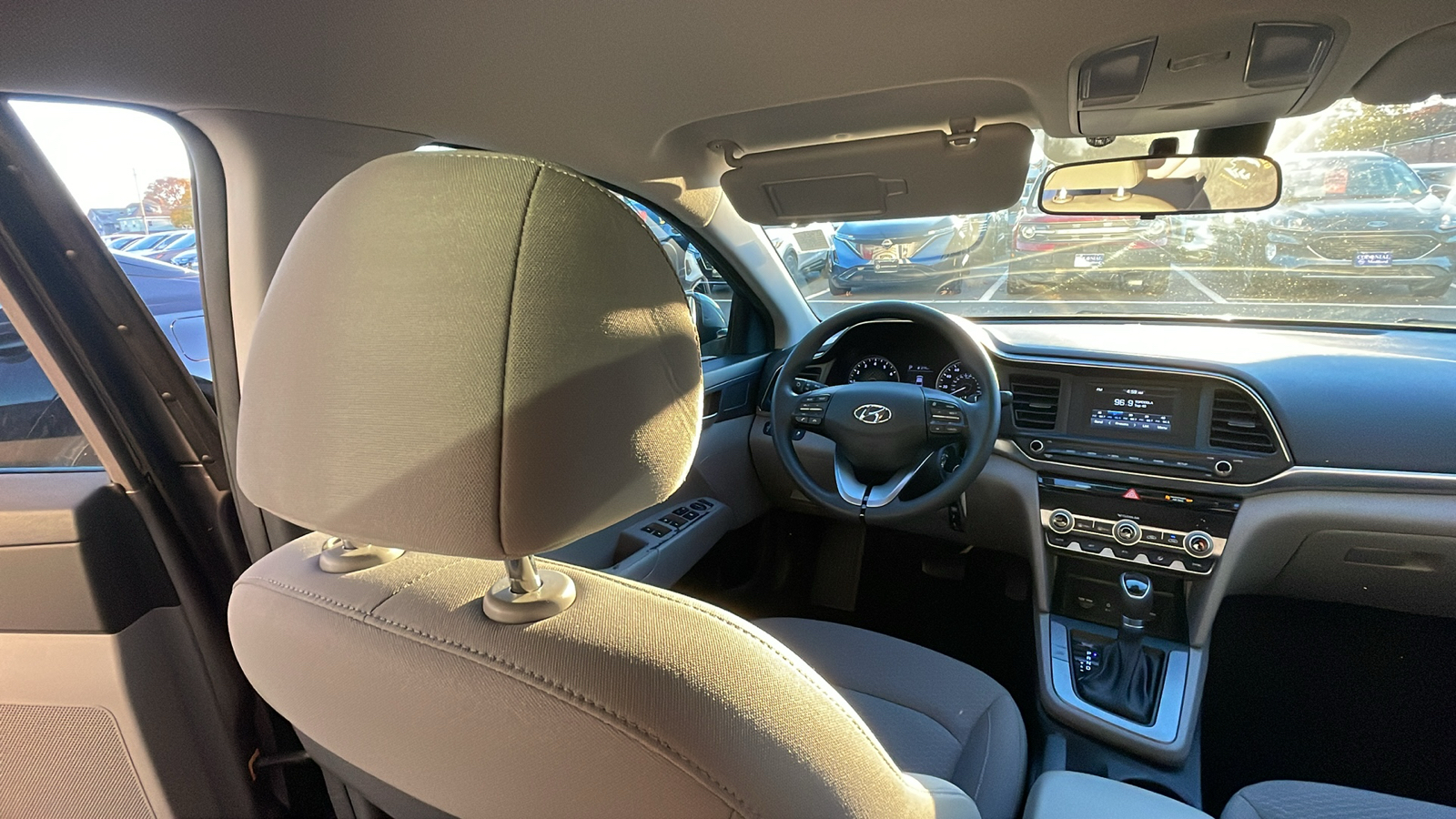 2020 Hyundai Elantra SE 18