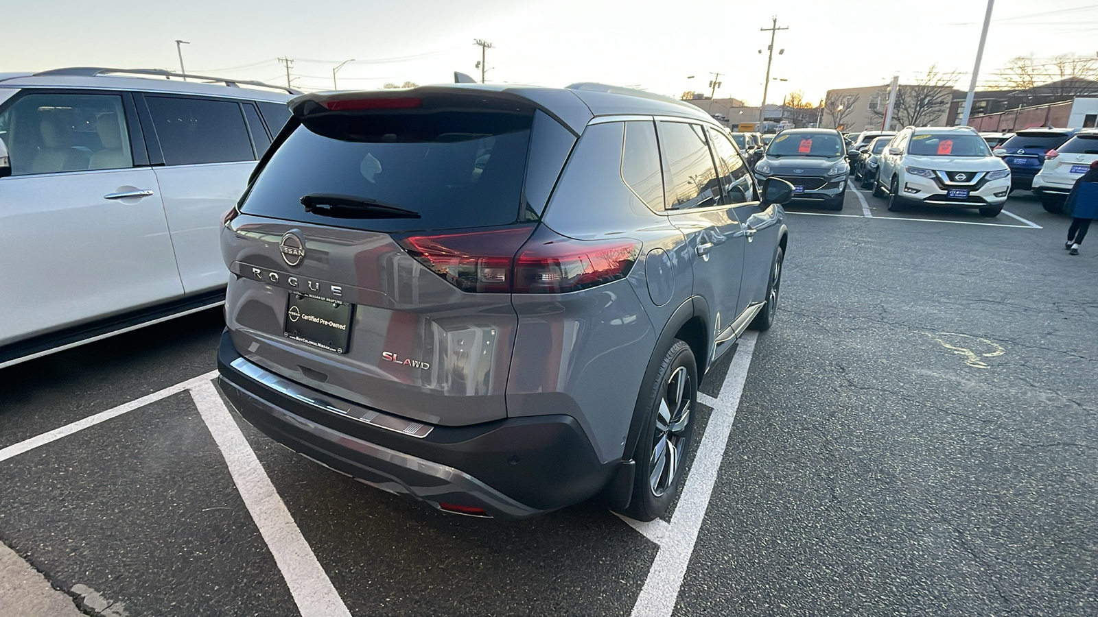 2023 Nissan Rogue SL 4