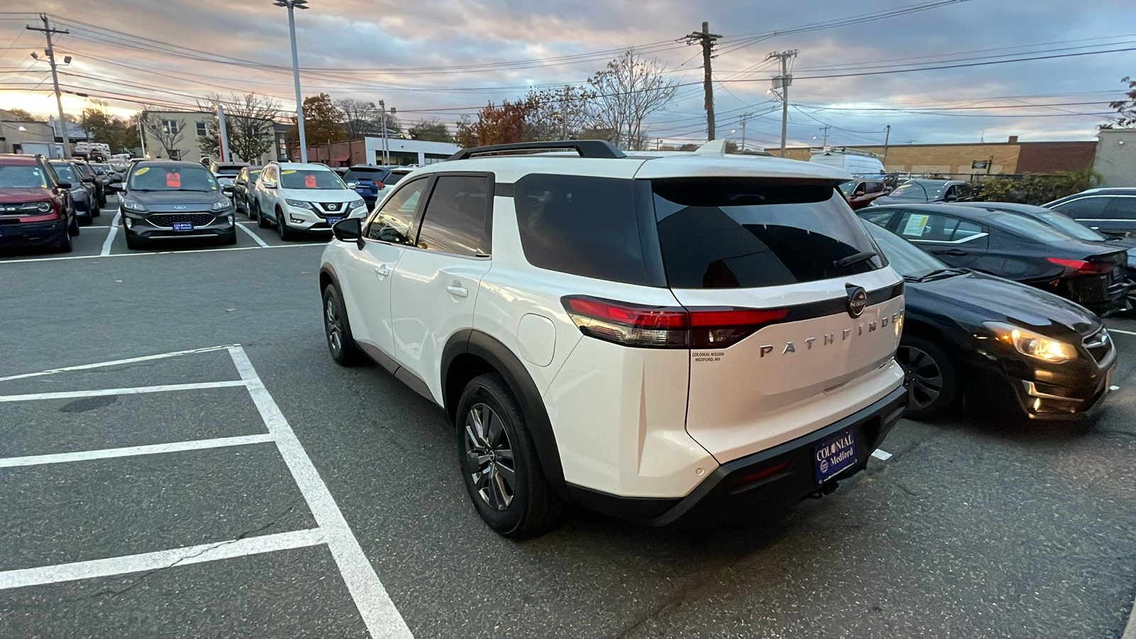 2023 Nissan Pathfinder SV 2