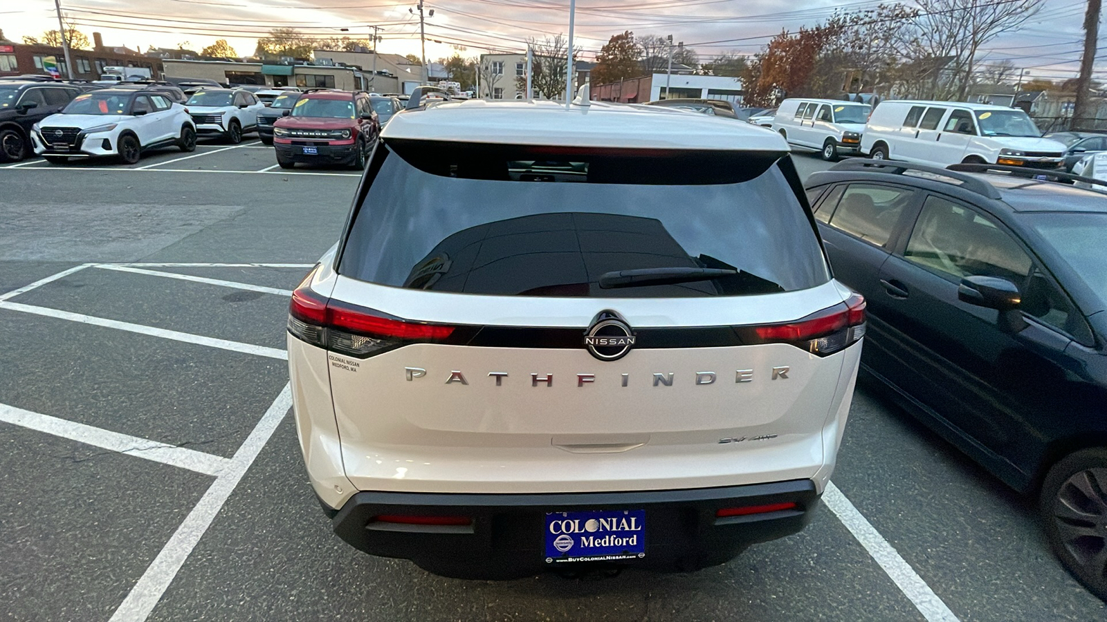 2023 Nissan Pathfinder SV 3