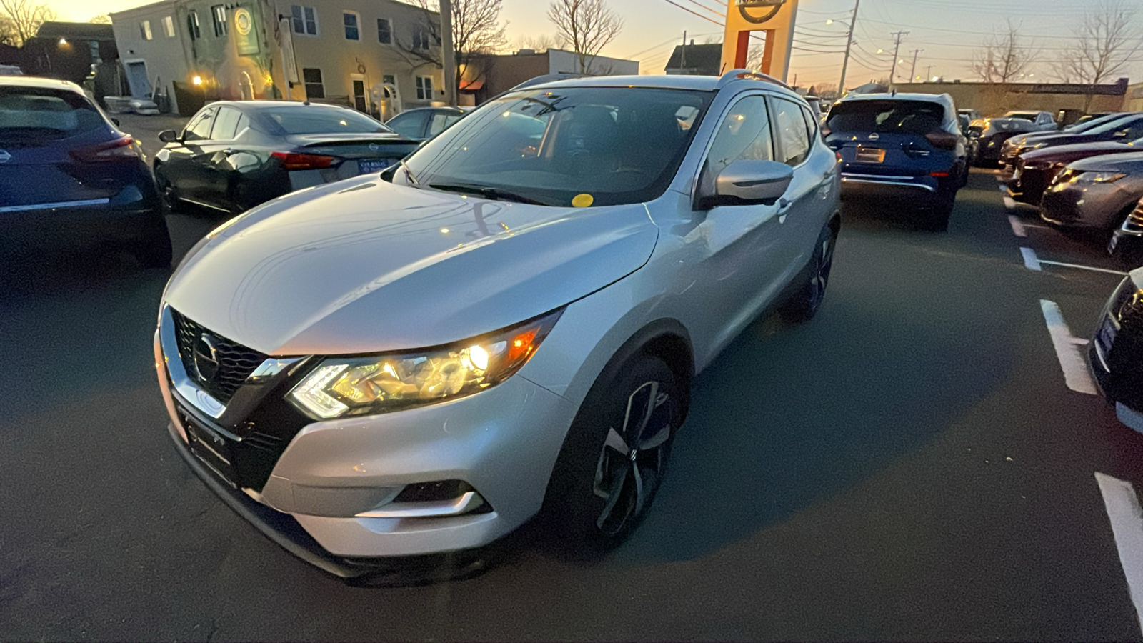 2022 Nissan Rogue Sport SL 1