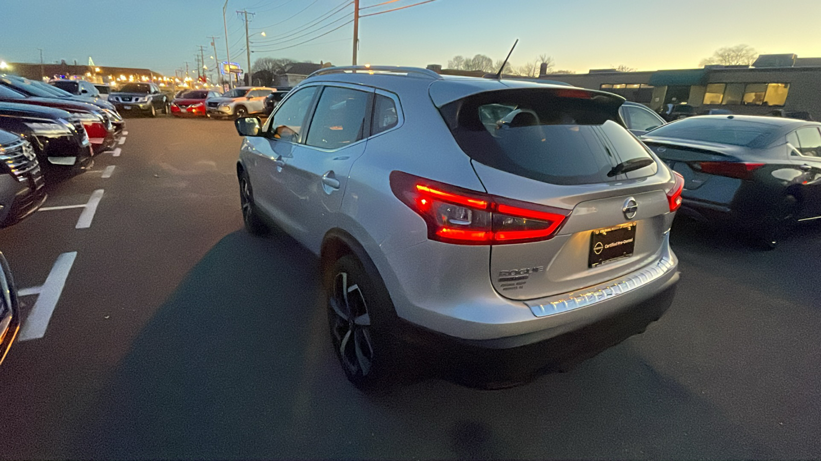 2022 Nissan Rogue Sport SL 2