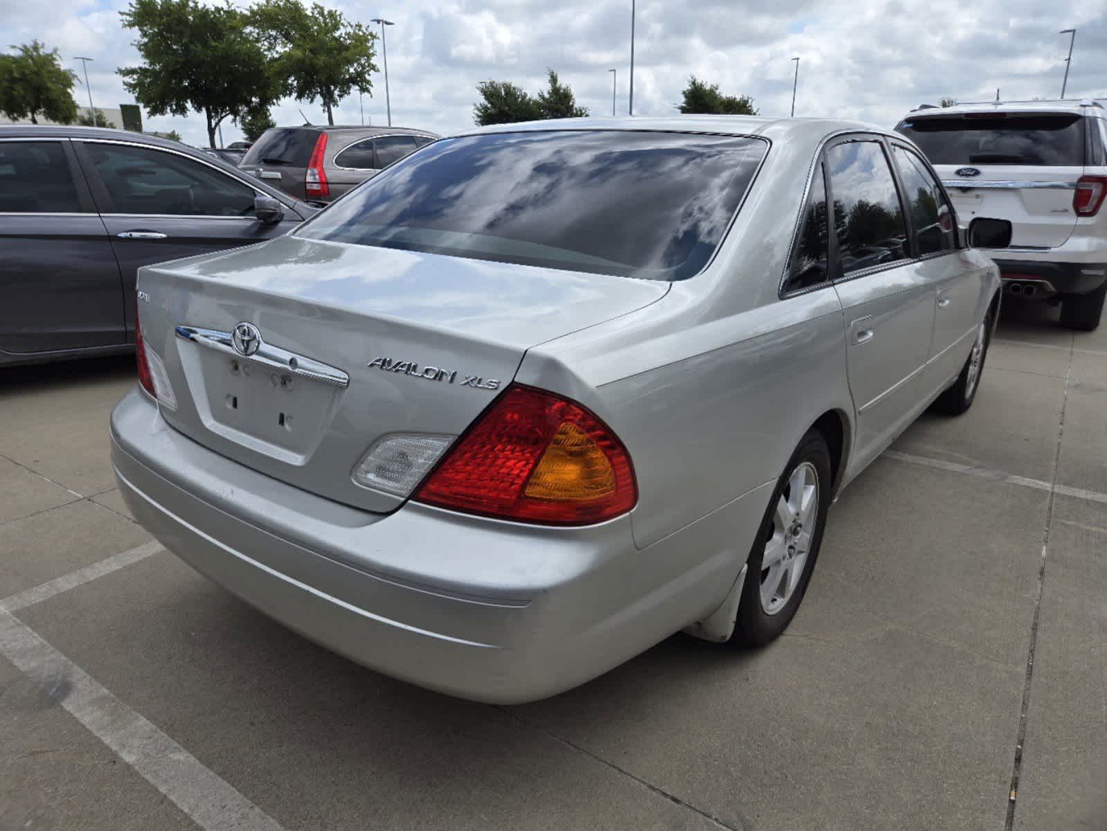 2002 Toyota Avalon XLS 3