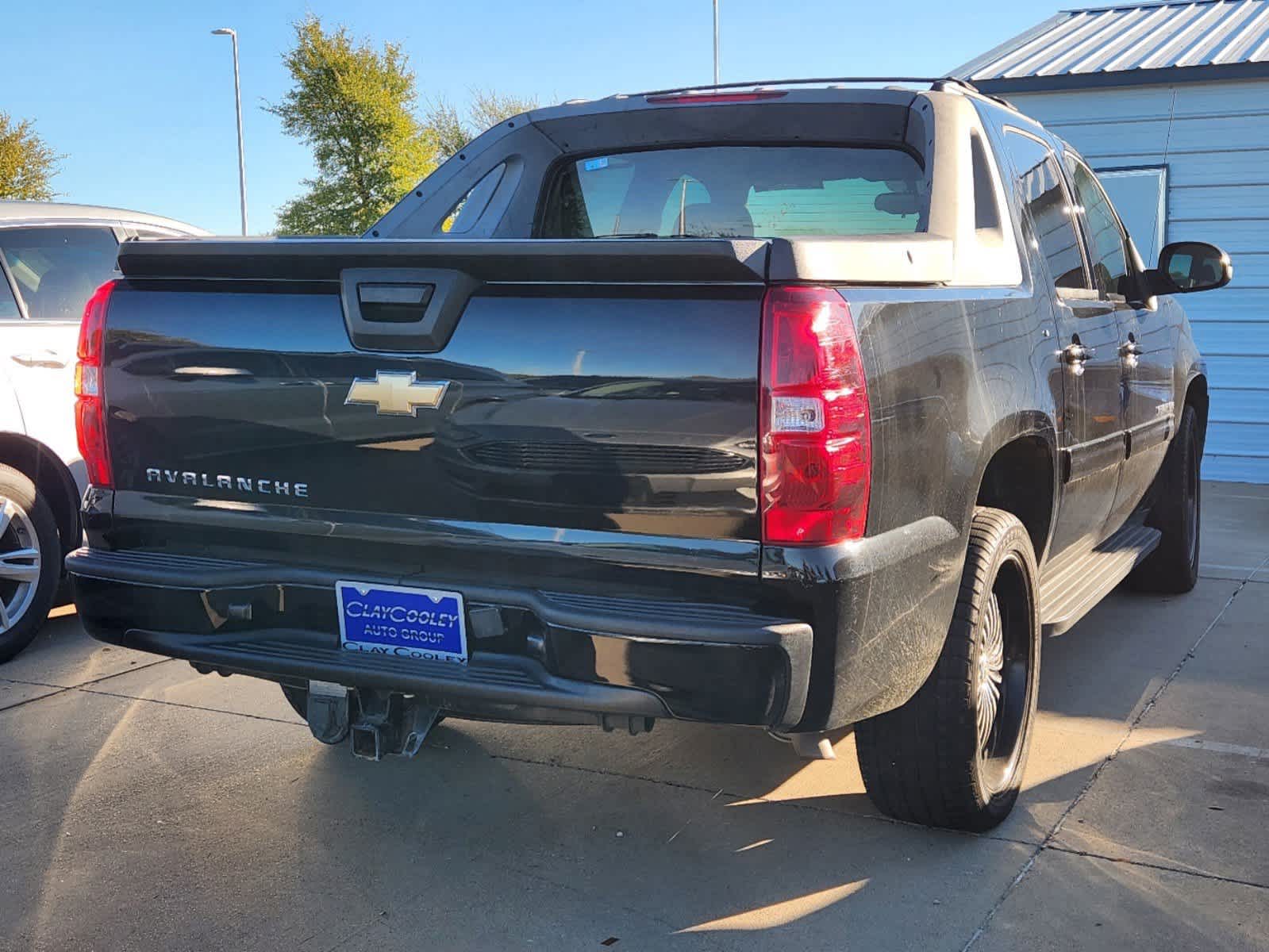 2011 Chevrolet Avalanche LS 2WD Crew Cab 3