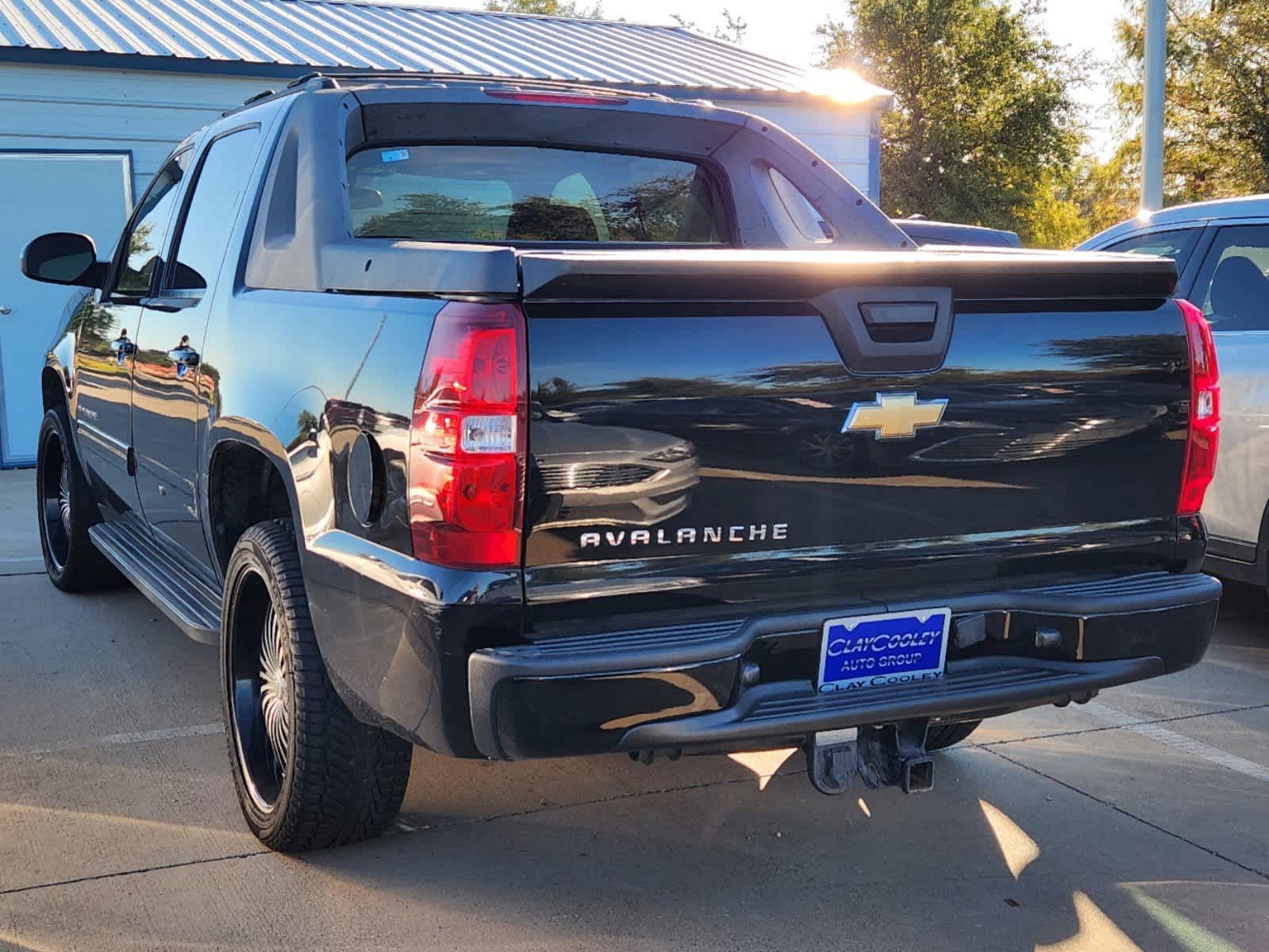 2011 Chevrolet Avalanche LS 2WD Crew Cab 4