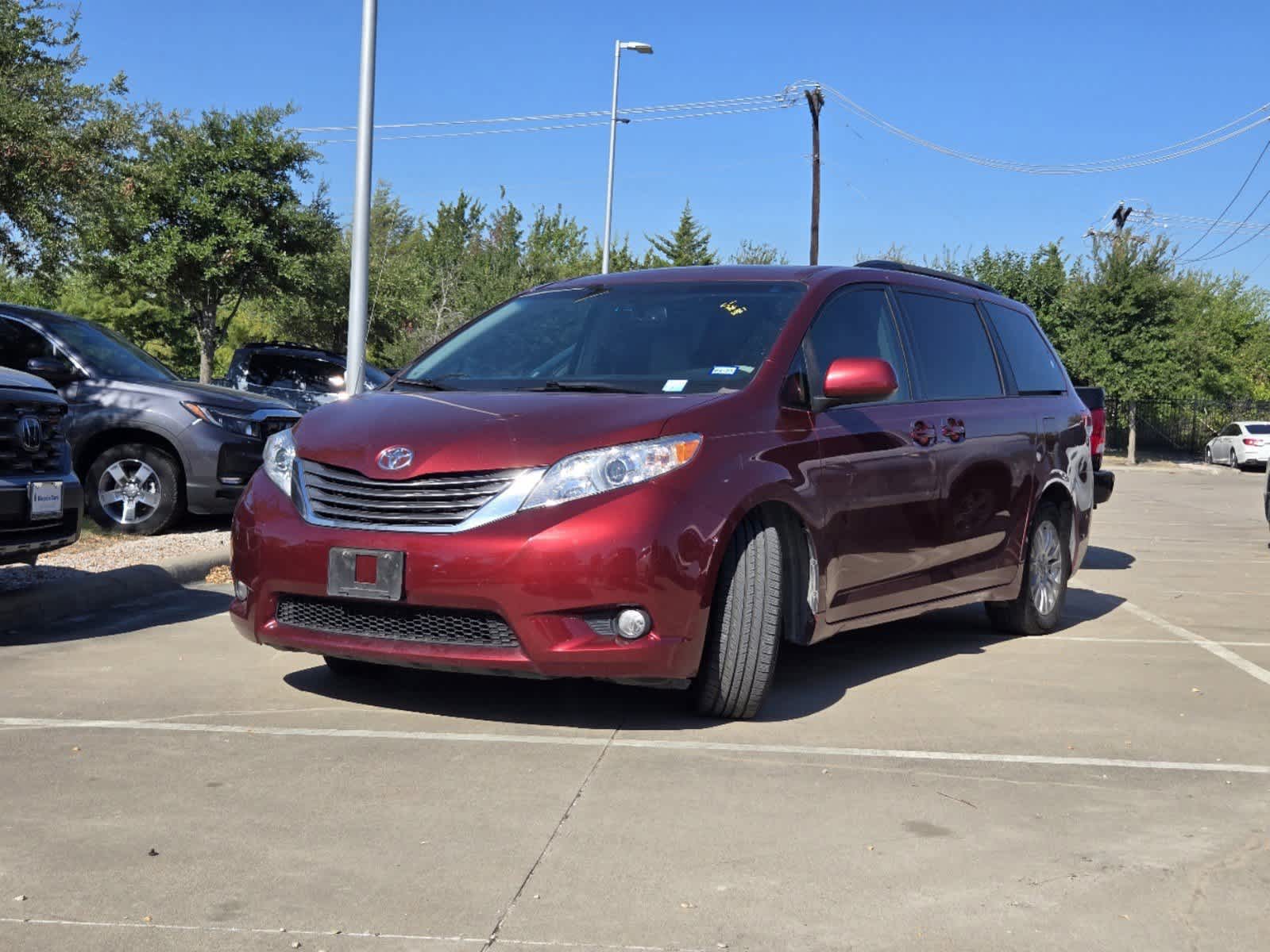 2011 Toyota Sienna XLE 1