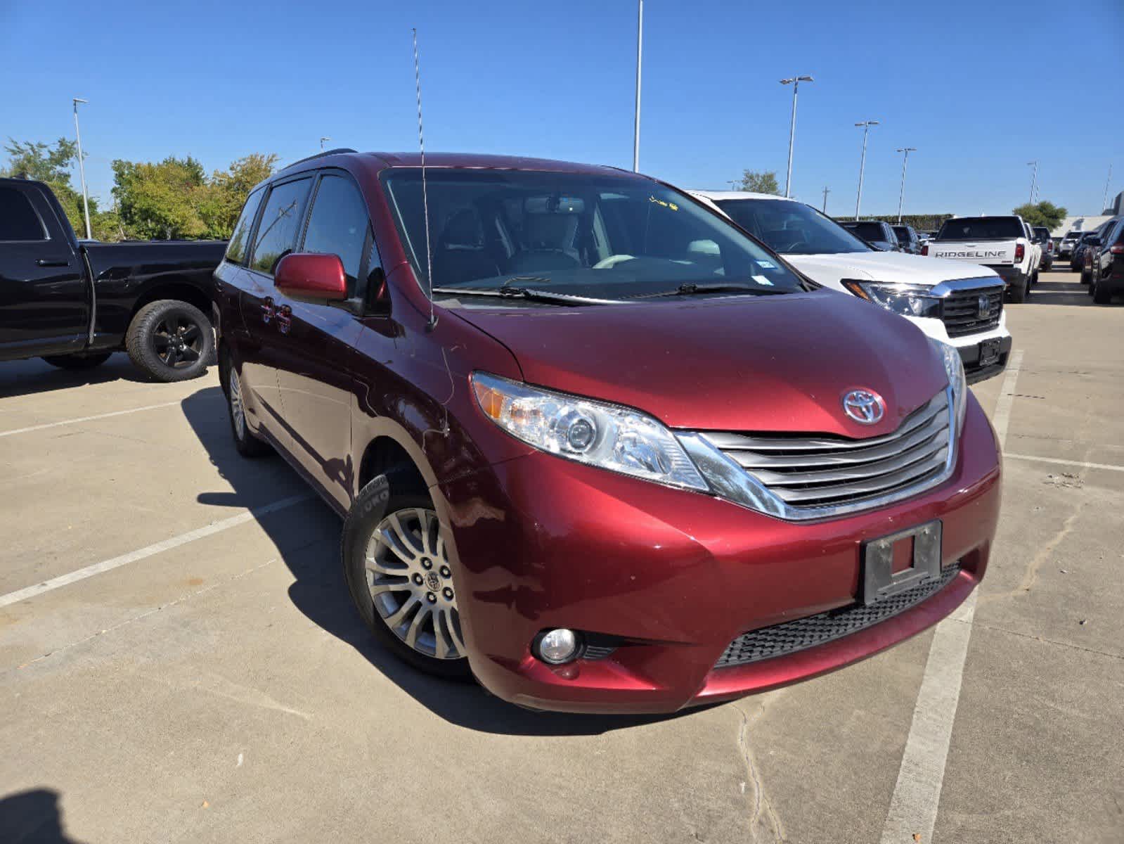 2011 Toyota Sienna XLE 2