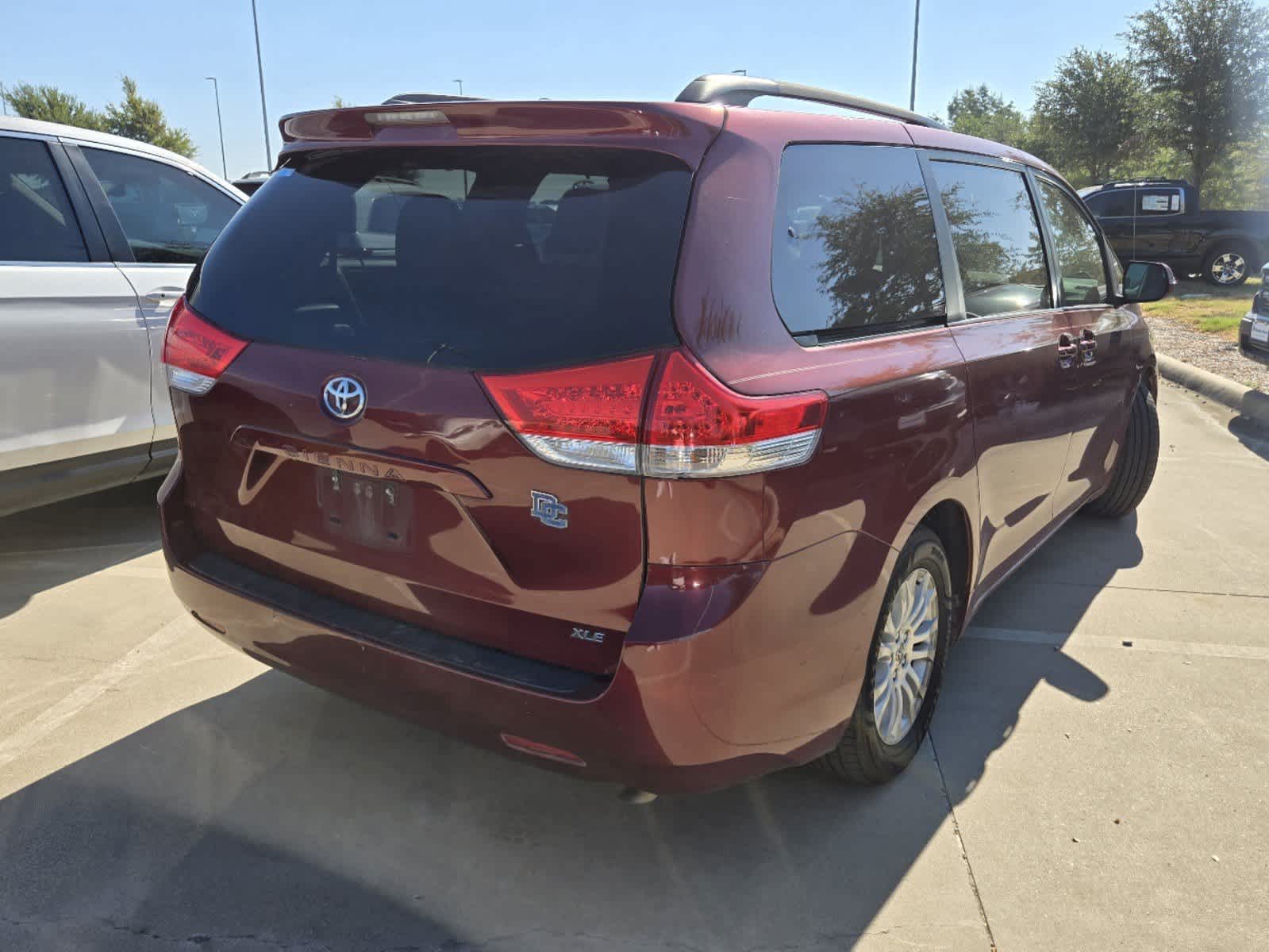 2011 Toyota Sienna XLE 3