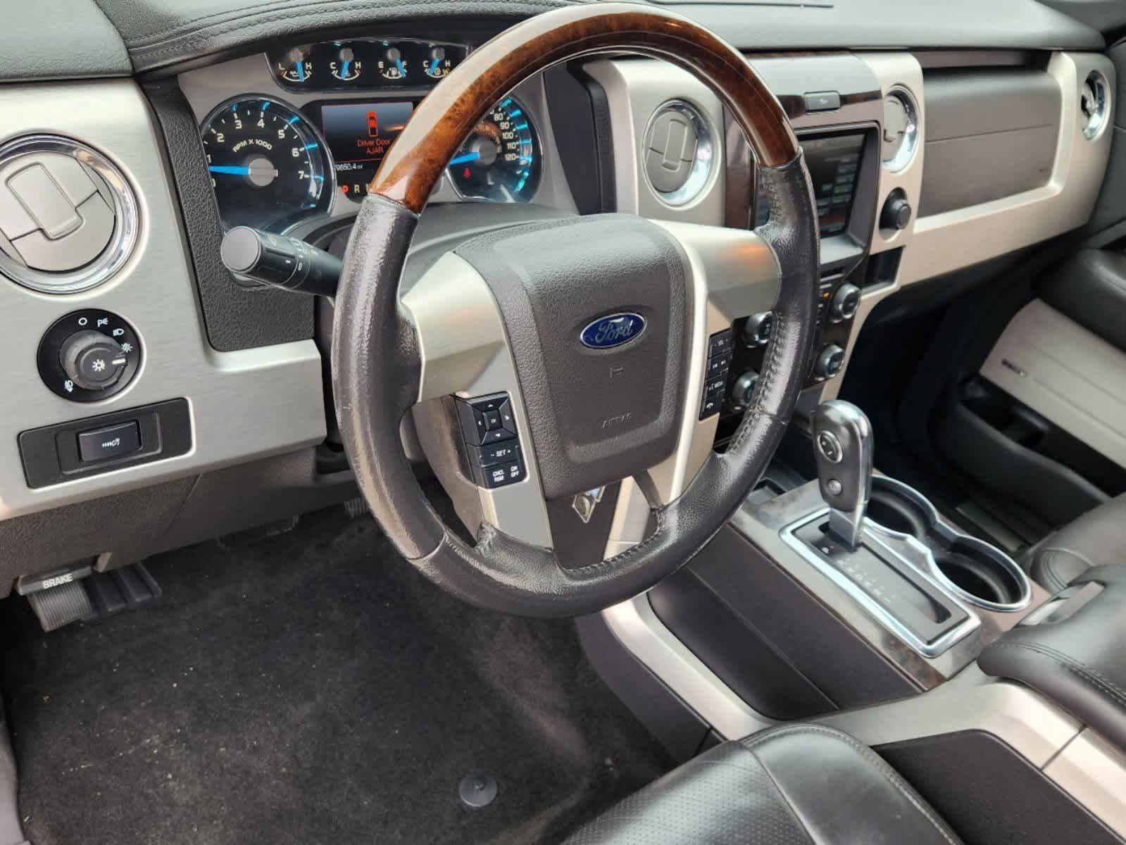 2013 Ford F-150 Platinum 2WD SuperCrew 145 2