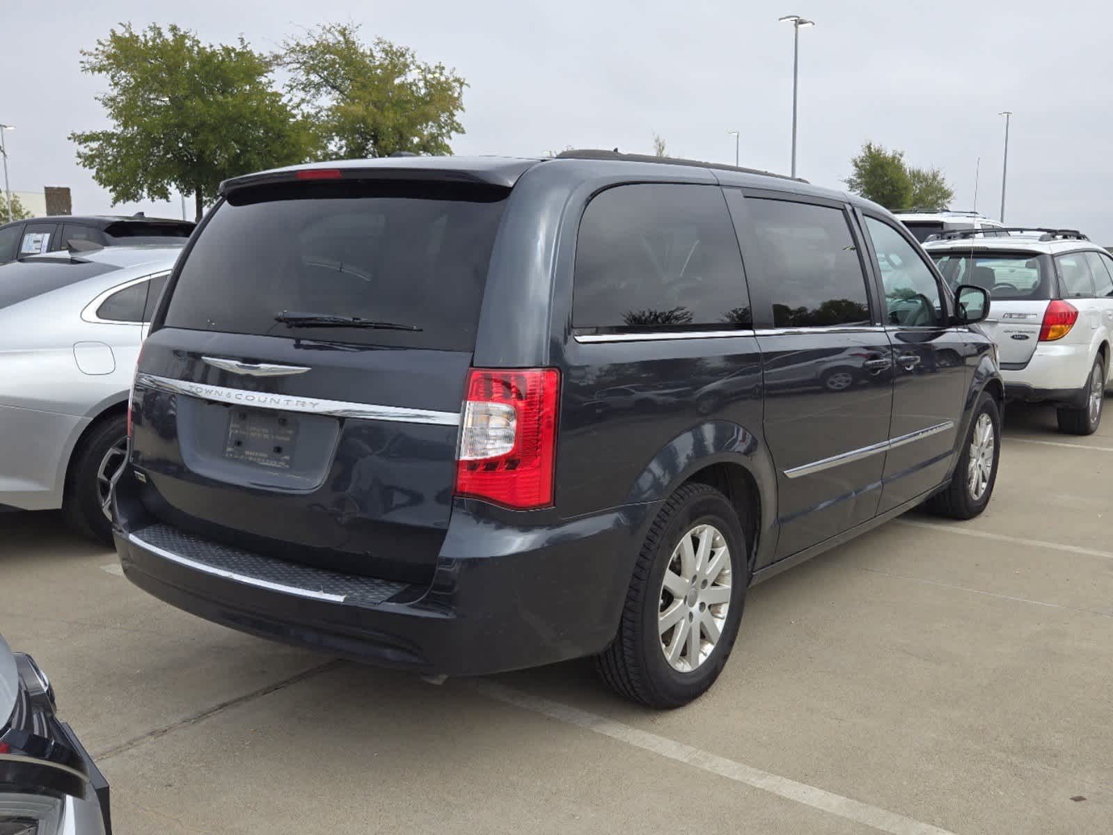 2014 Chrysler Town & Country Touring 3