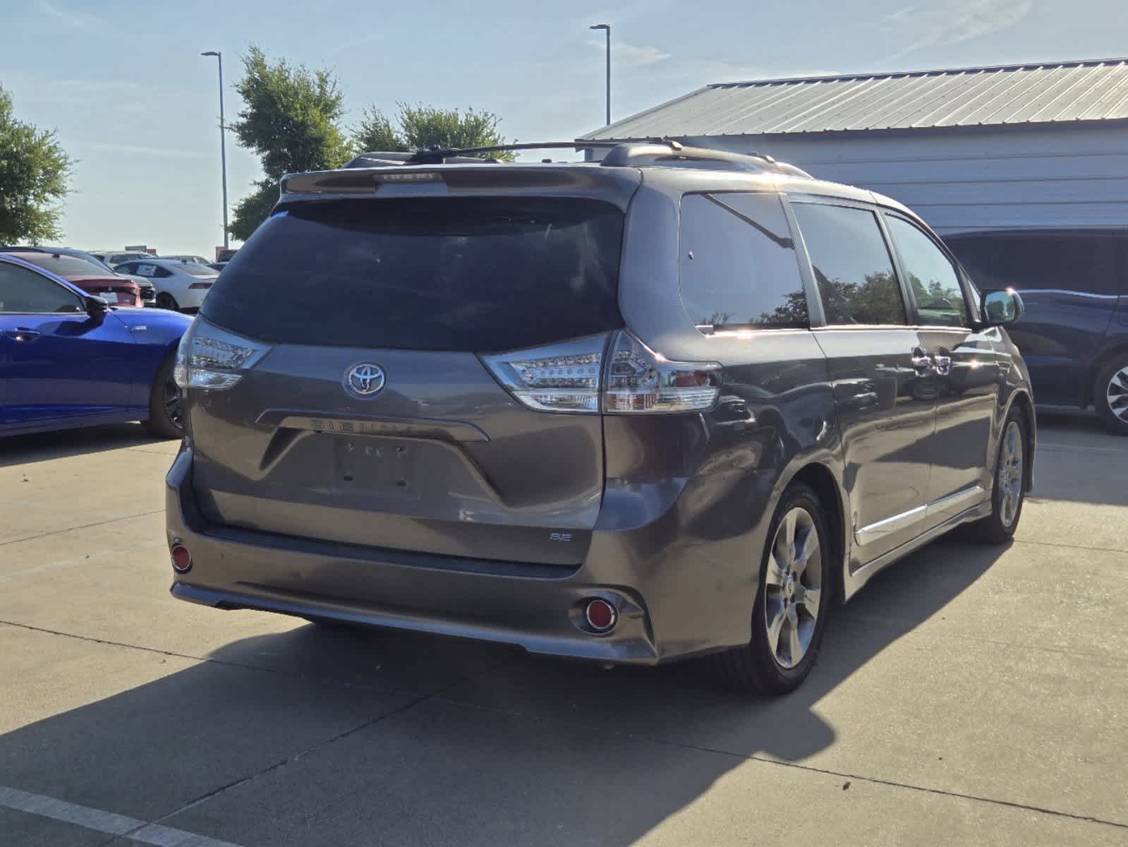 2014 Toyota Sienna SE 3