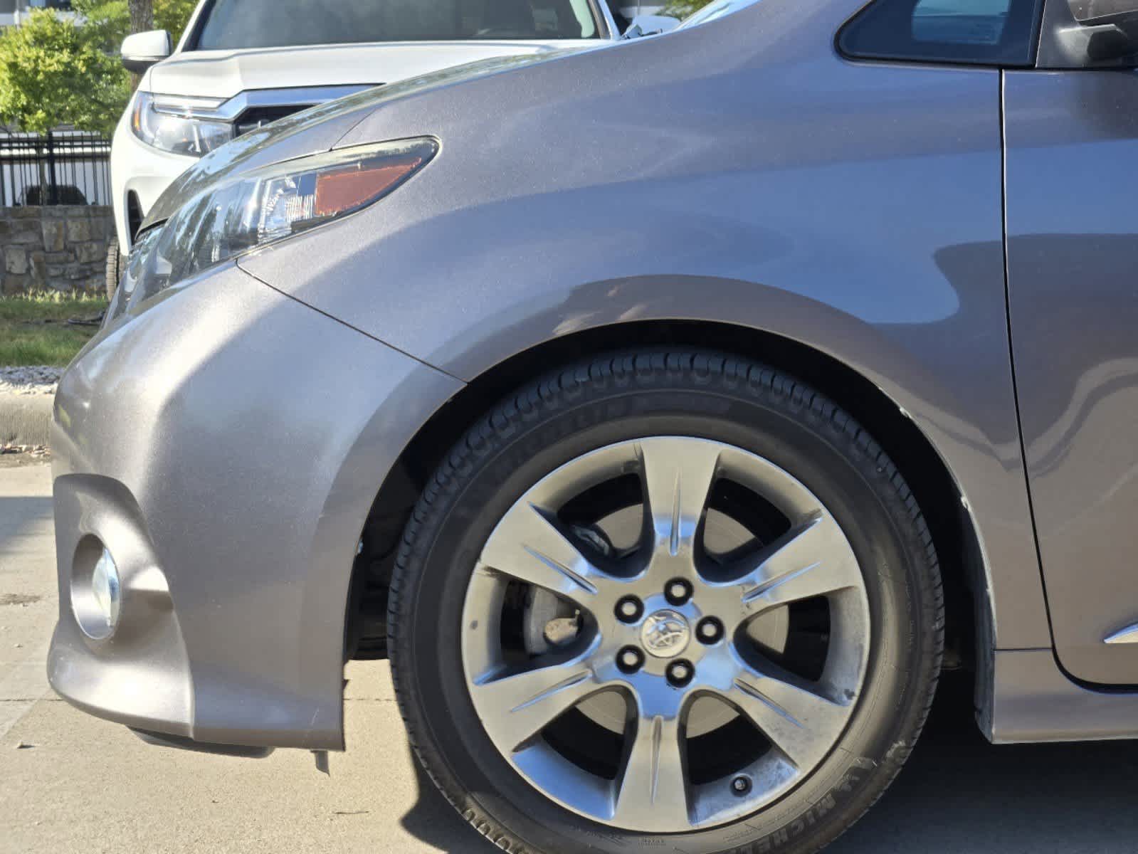 2014 Toyota Sienna SE 7