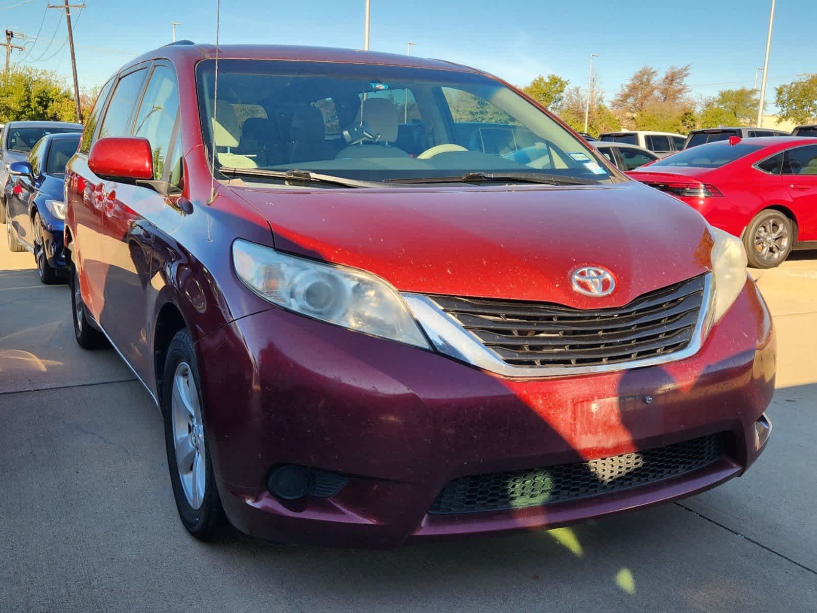 2014 Toyota Sienna LE 2