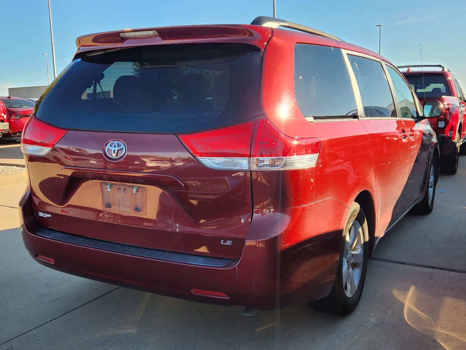 2014 Toyota Sienna LE 3