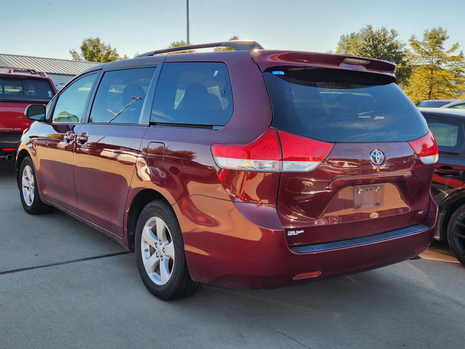 2014 Toyota Sienna LE 4